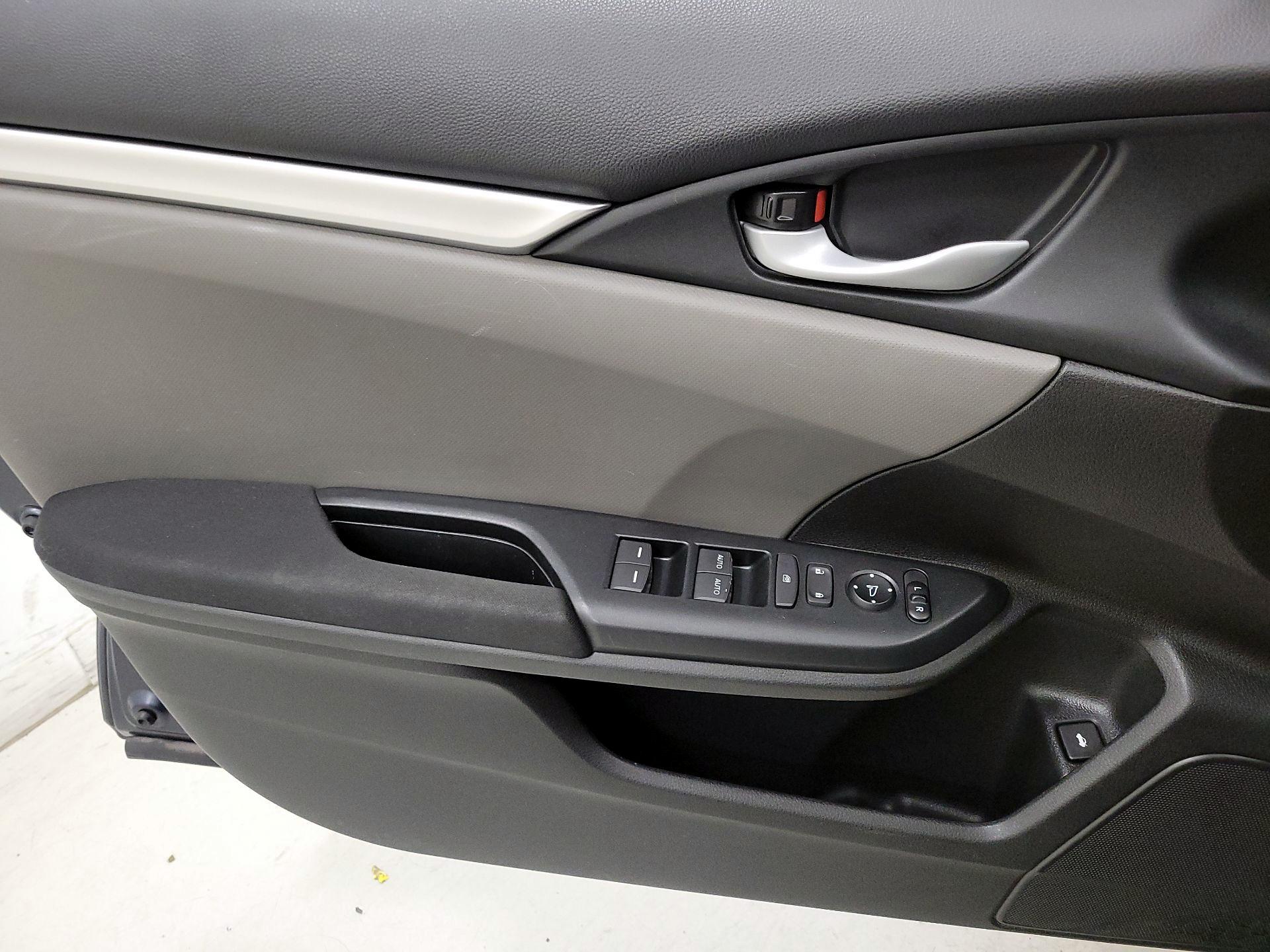 Thumbnail: 2016 Honda Civic - 12