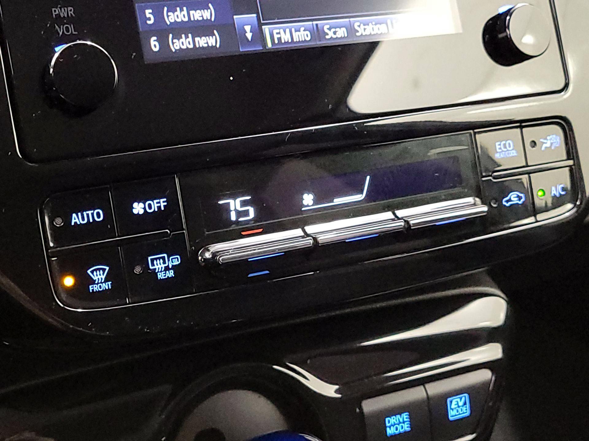 Thumbnail: 2018 Toyota Prius - 16