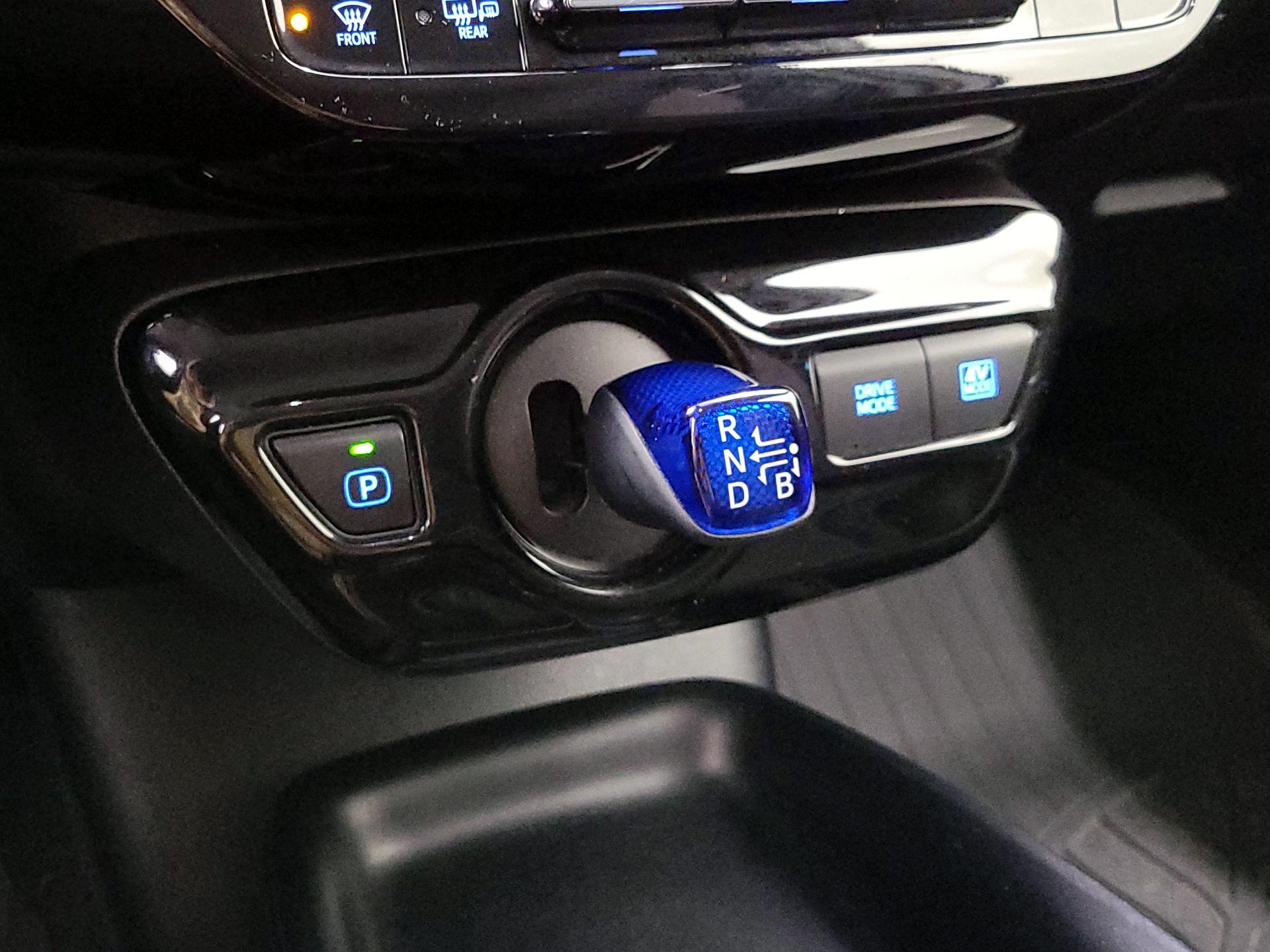 Thumbnail: 2018 Toyota Prius - 17