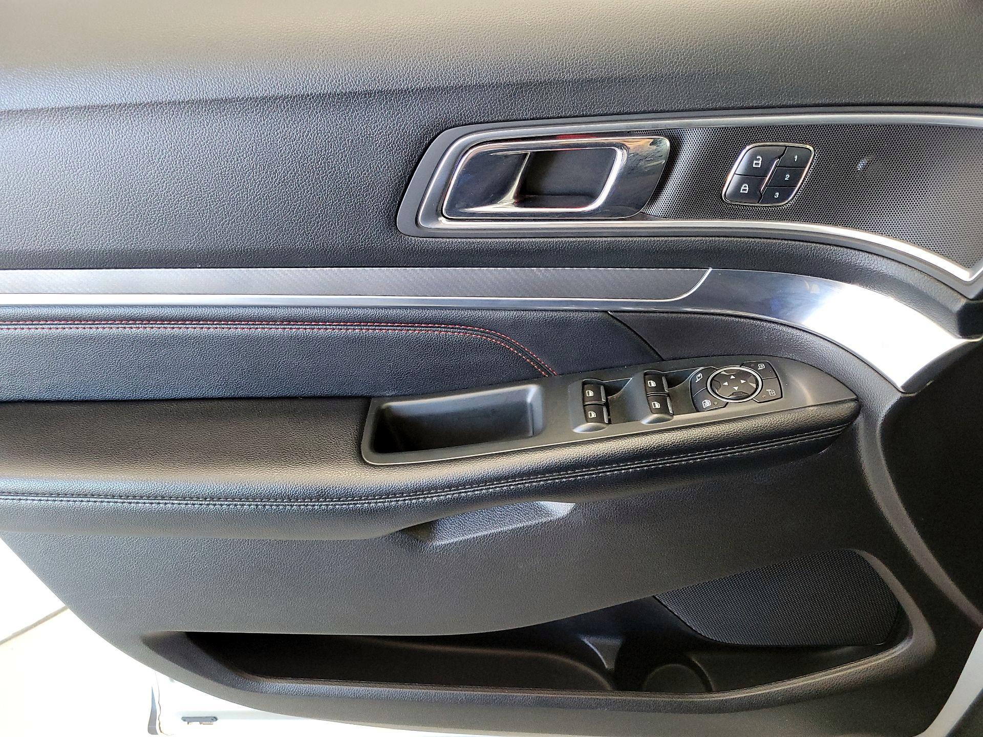 Thumbnail: 2017 Ford Explorer - 12