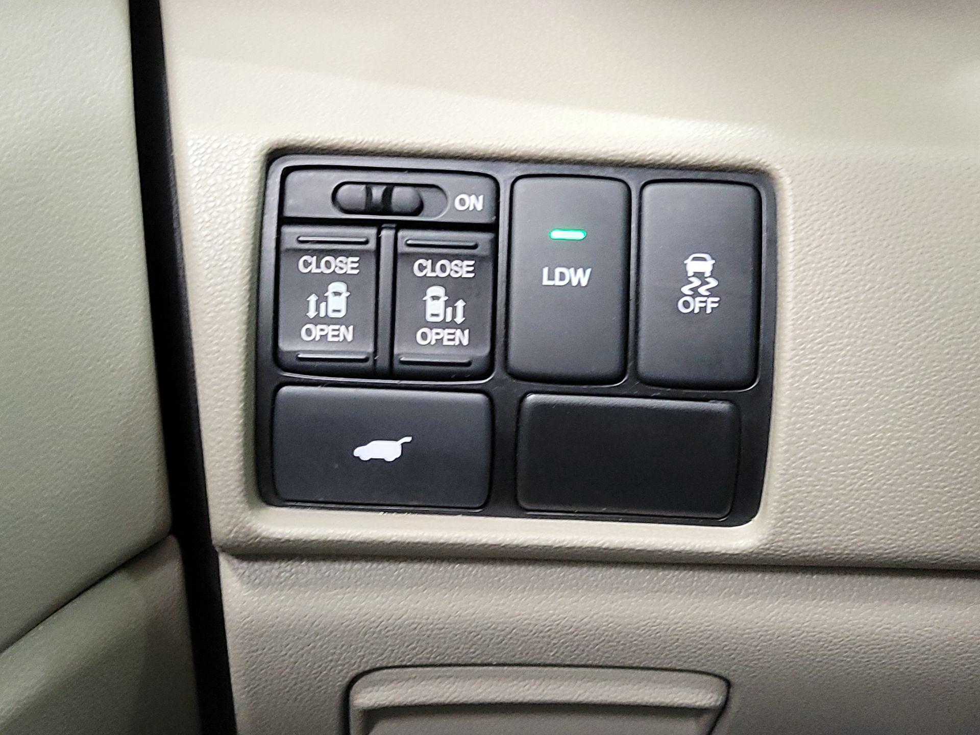 Thumbnail: 2016 Honda Odyssey - 13