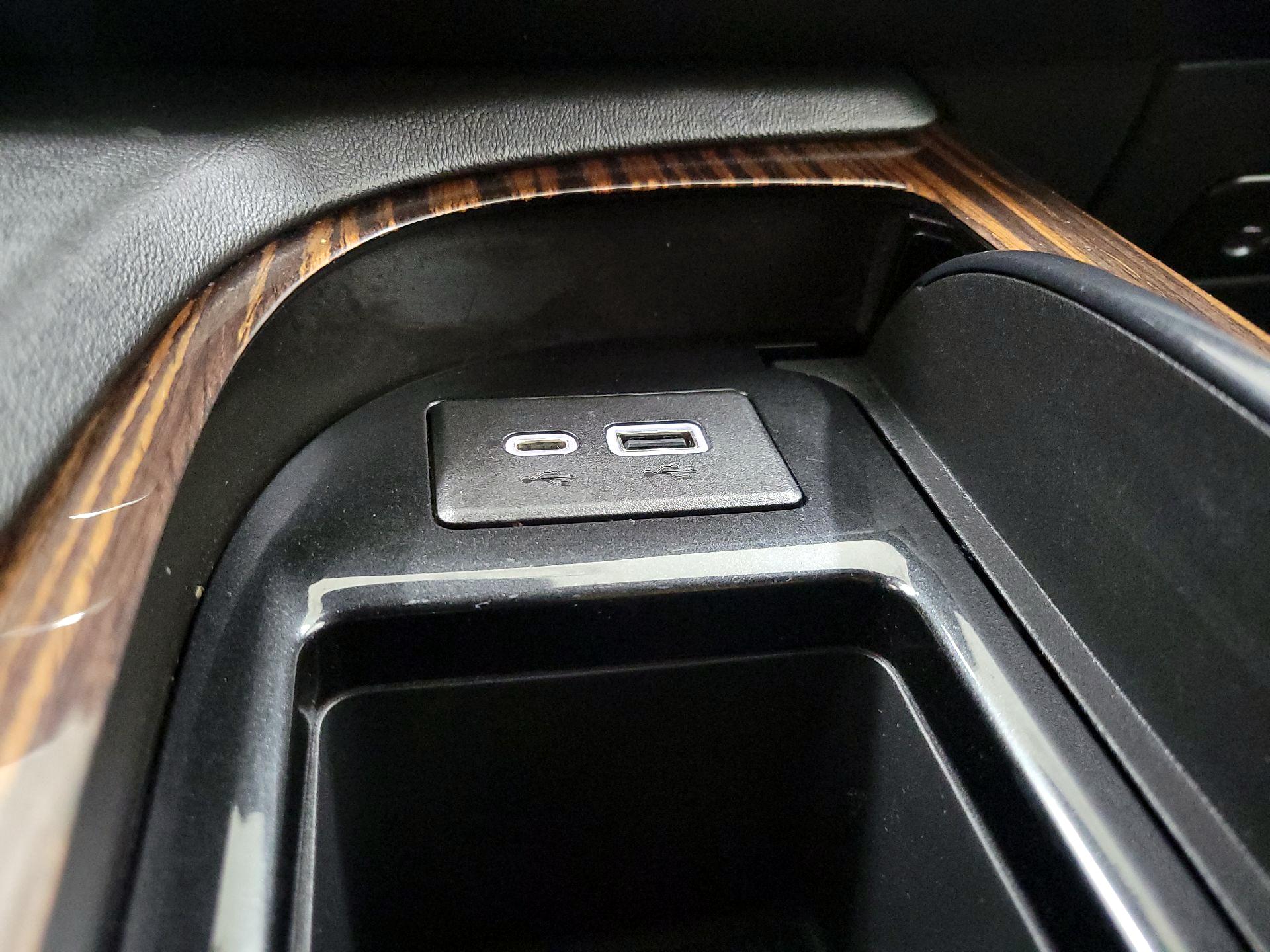 Thumbnail: 2021 Cadillac Escalade - 18