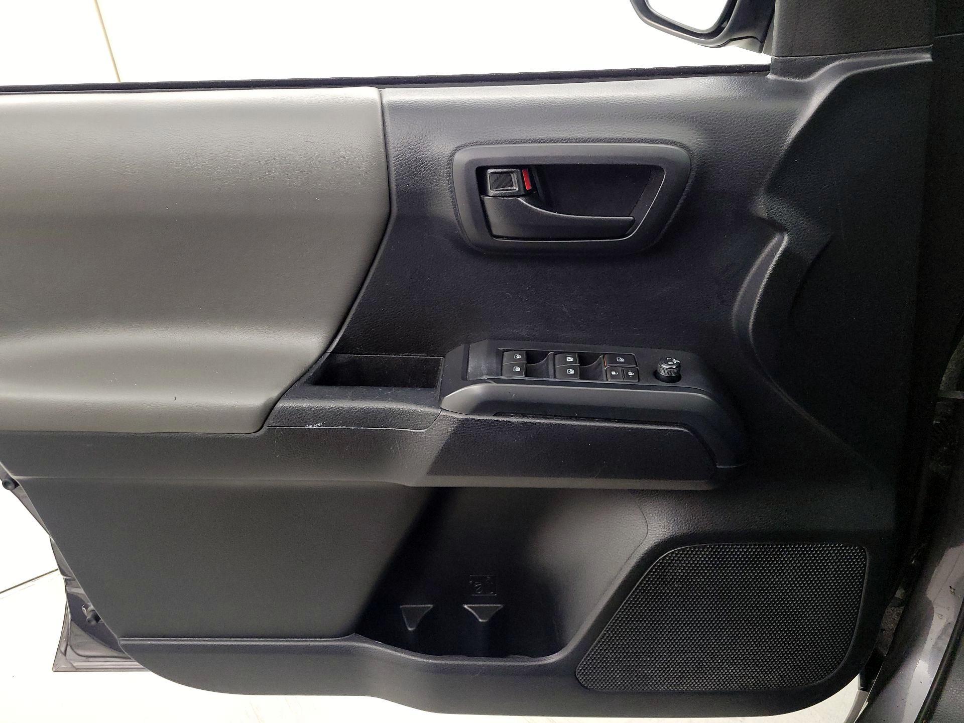 Thumbnail: 2019 Toyota Tacoma - 12