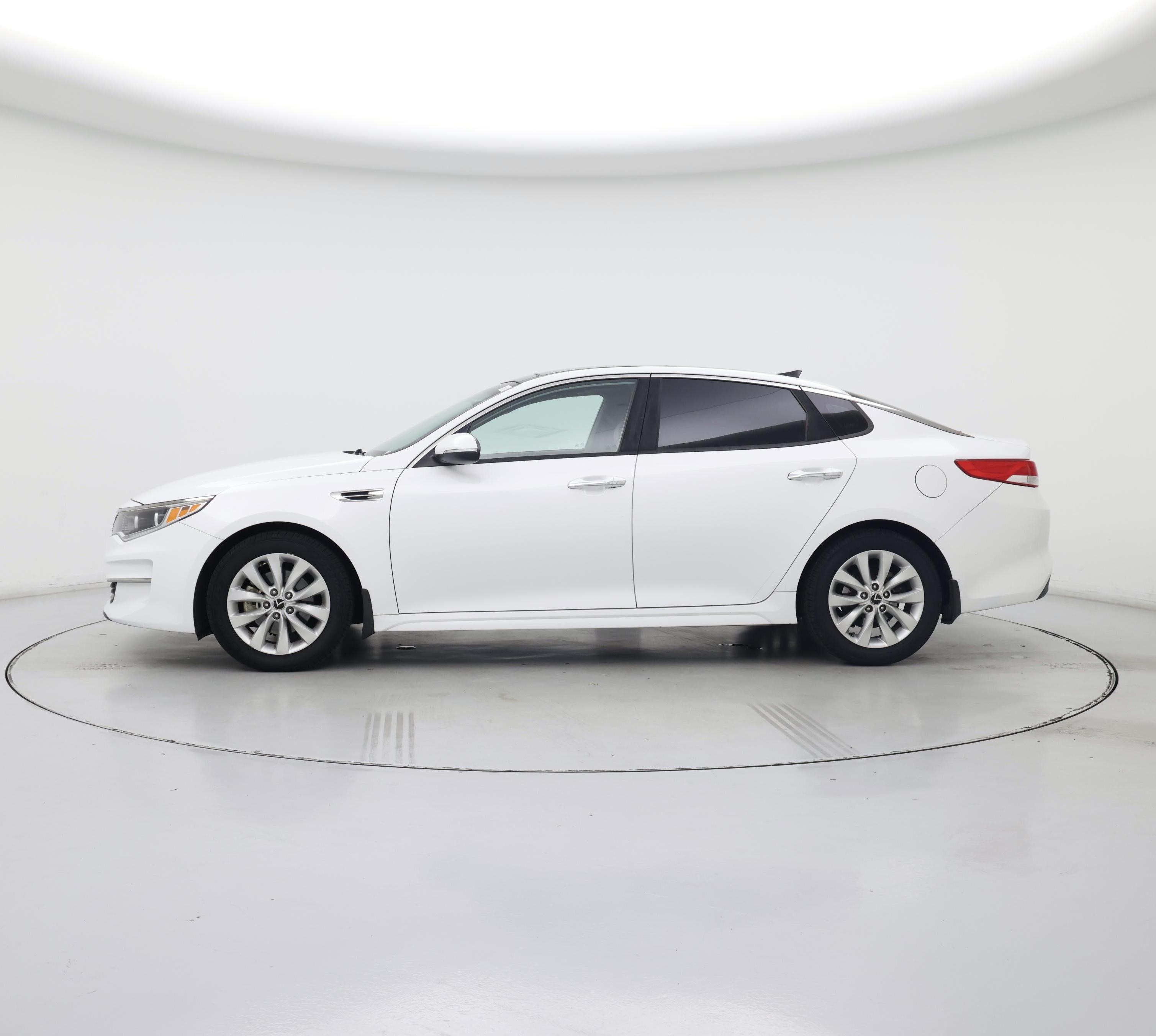 Thumbnail: 2016 Kia Optima - 3