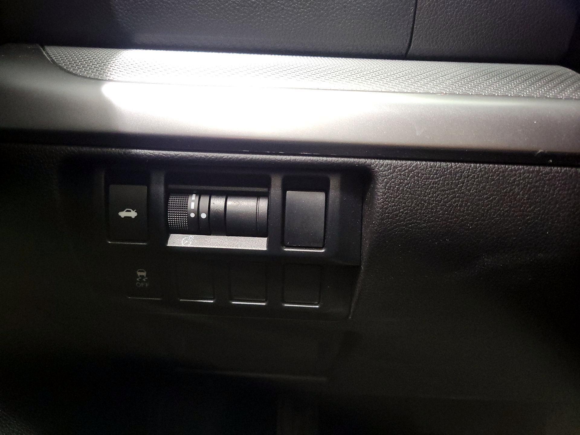 Thumbnail: 2016 Subaru Legacy - 13