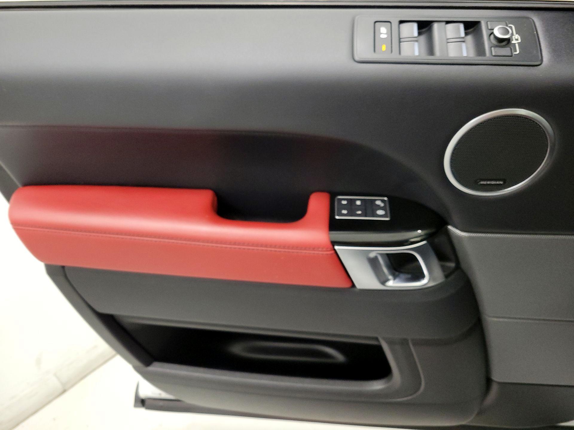 Thumbnail: 2016 Land Rover Range Rover Sport - 12