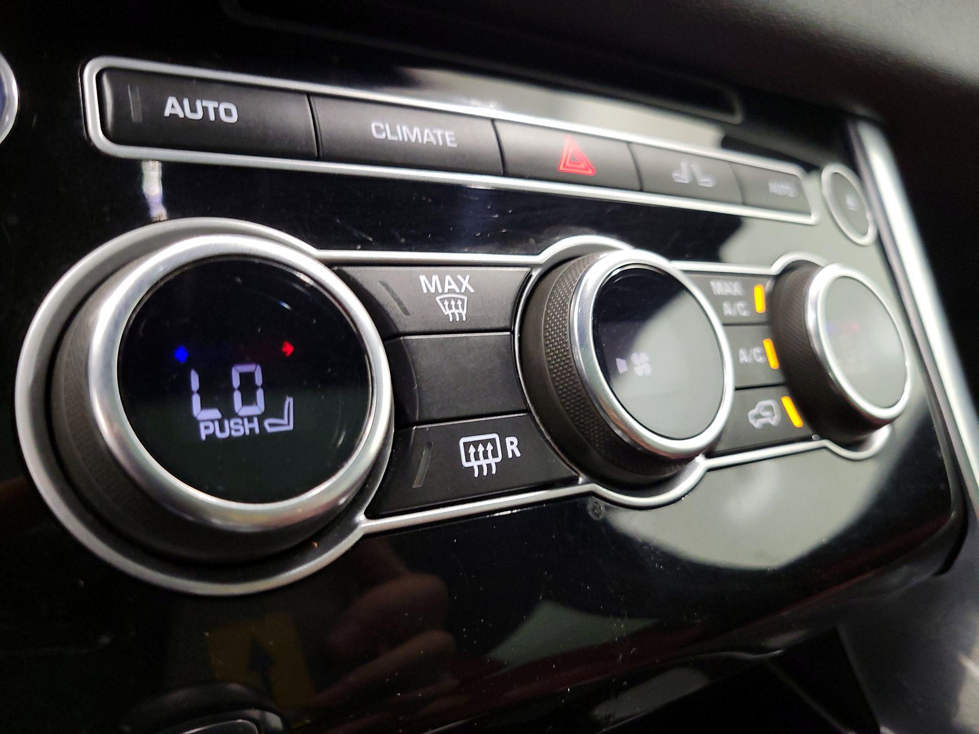 Thumbnail: 2016 Land Rover Range Rover Sport - 16