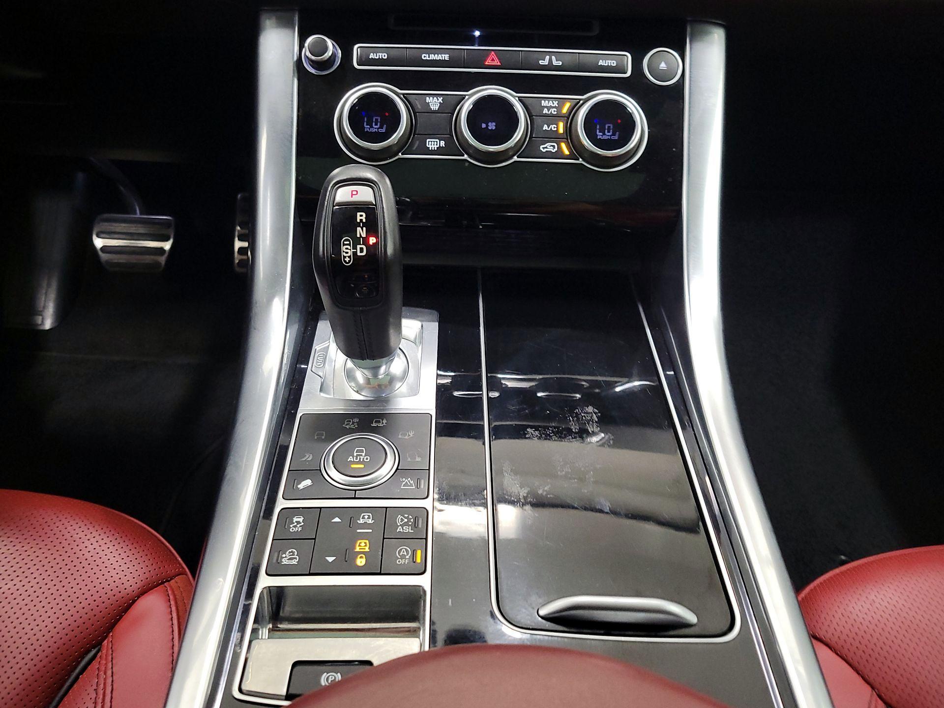 Thumbnail: 2016 Land Rover Range Rover Sport - 17