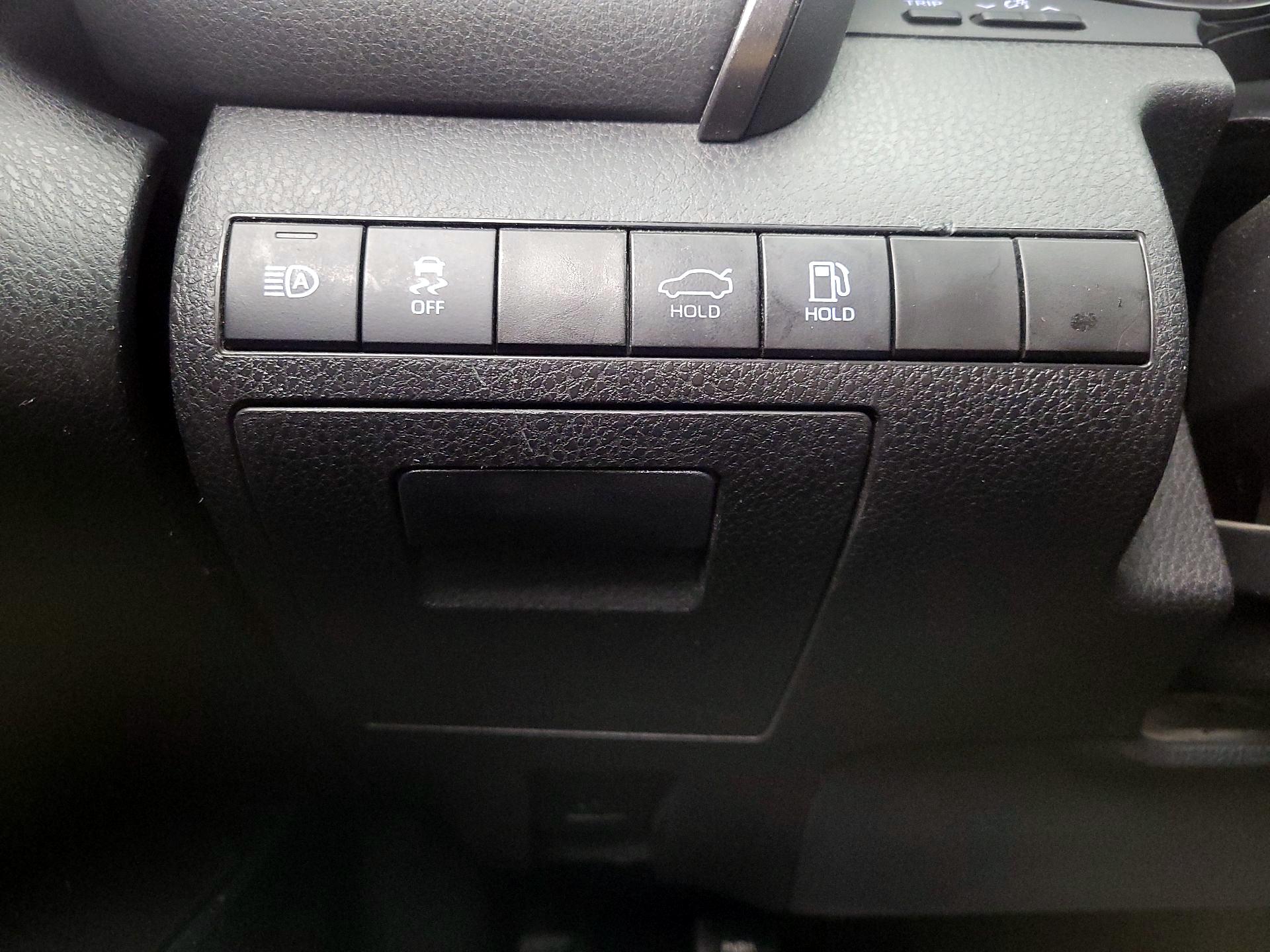 Thumbnail: 2022 Toyota Camry - 13