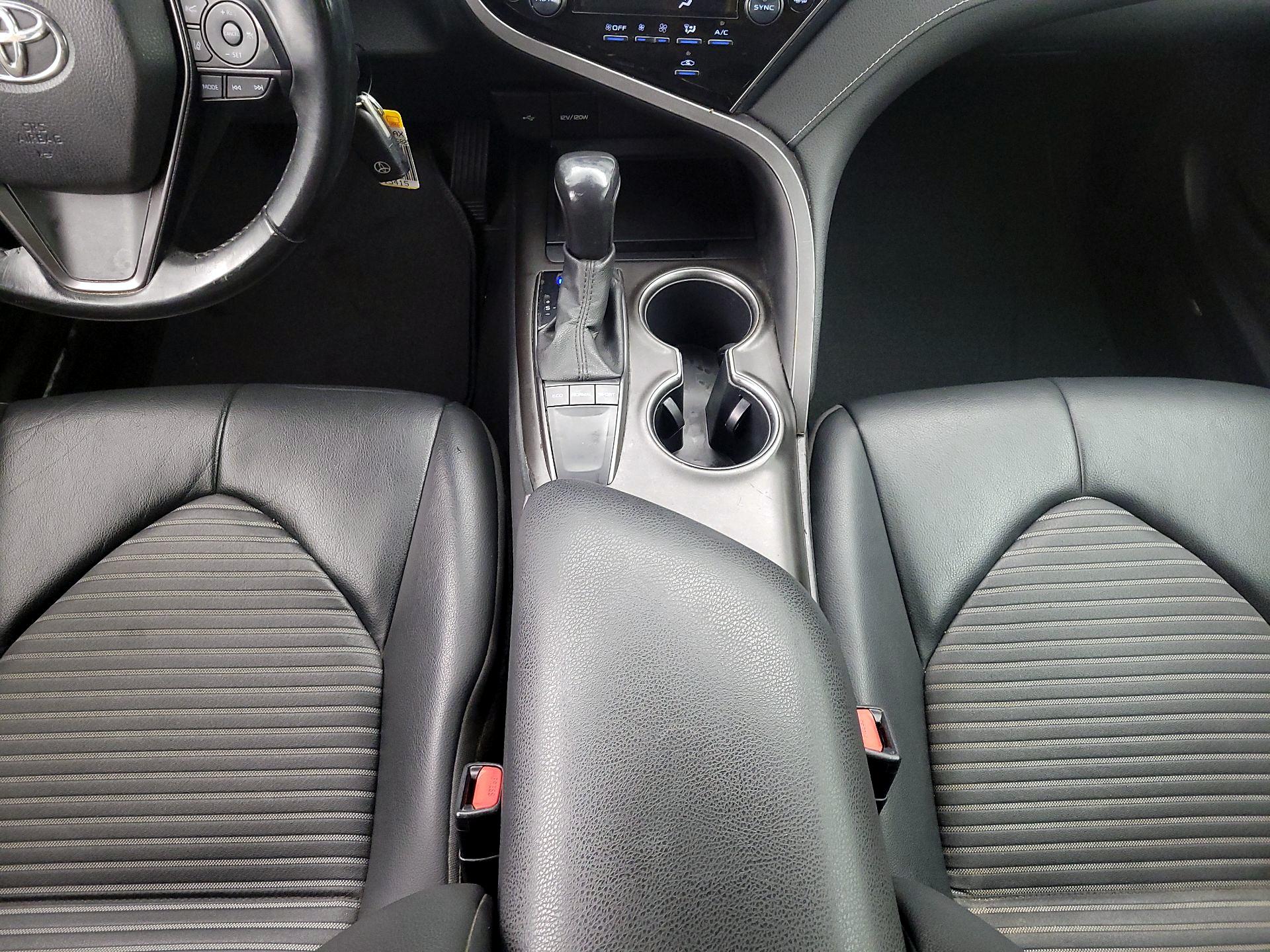 Thumbnail: 2022 Toyota Camry - 17