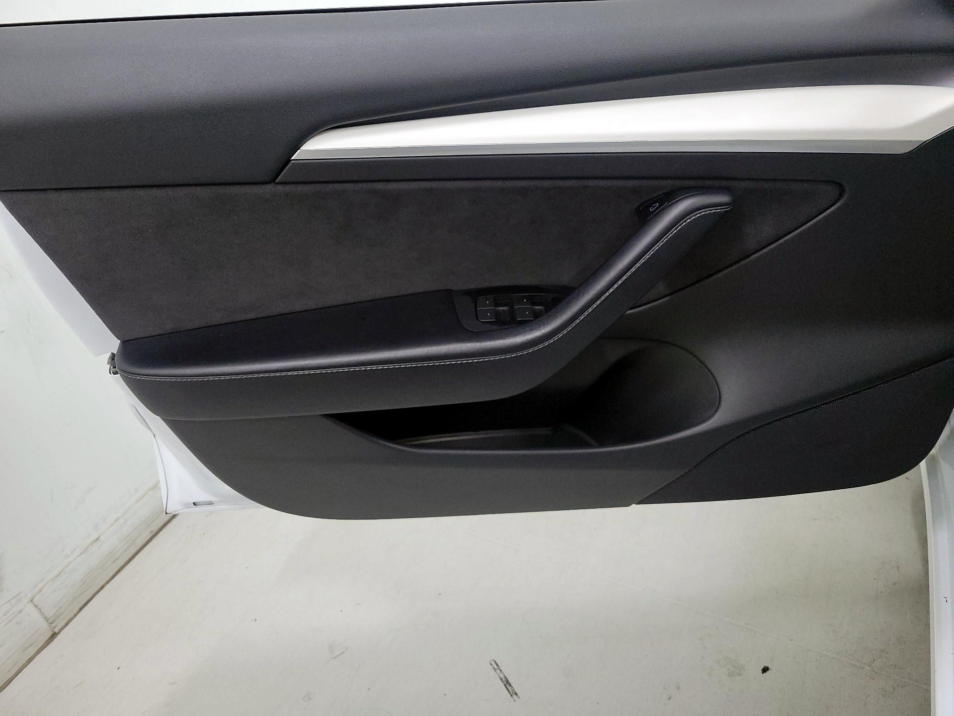 Thumbnail: 2022 Tesla Model 3 - 12