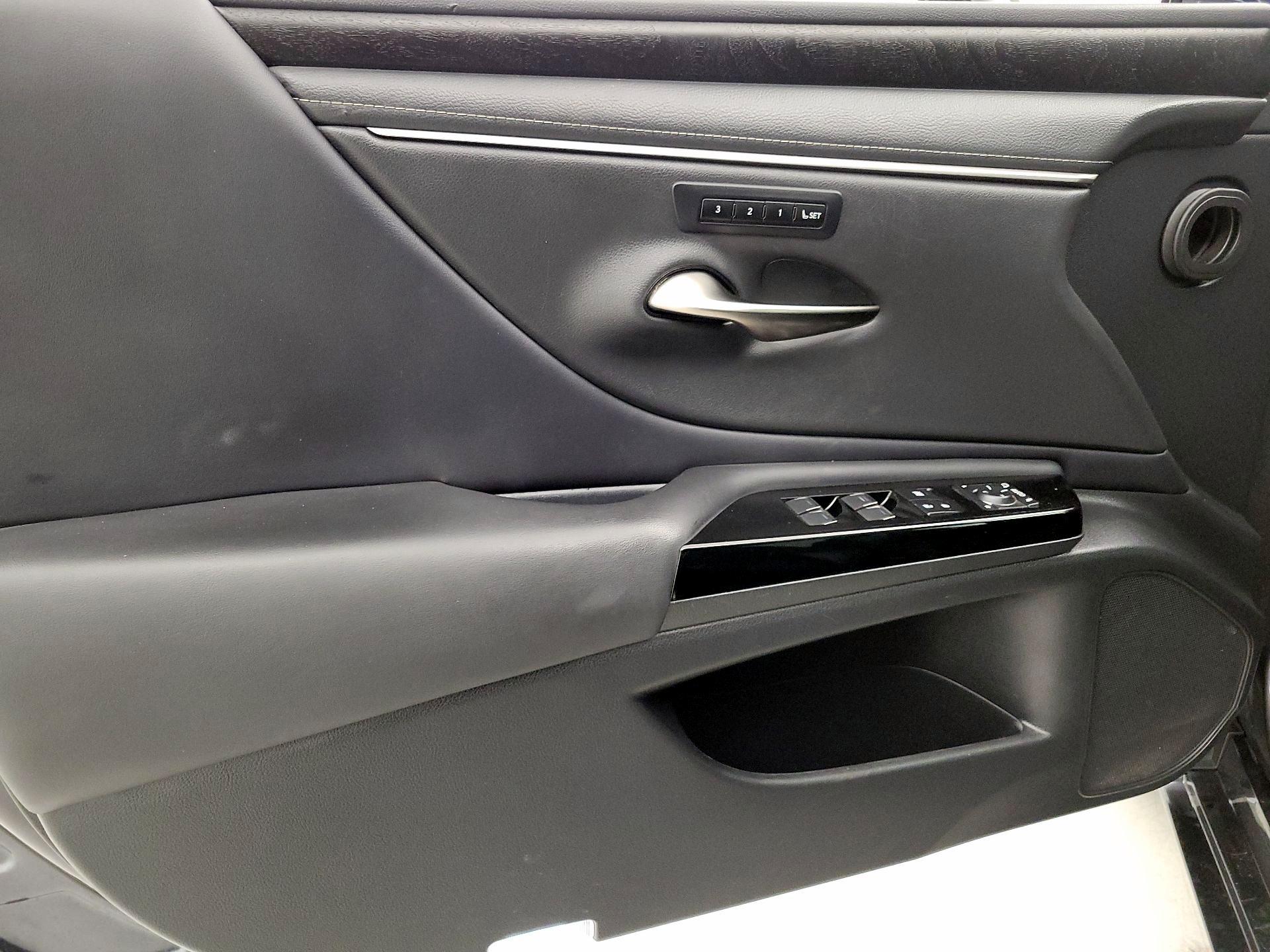 Thumbnail: 2023 Lexus ES - 12