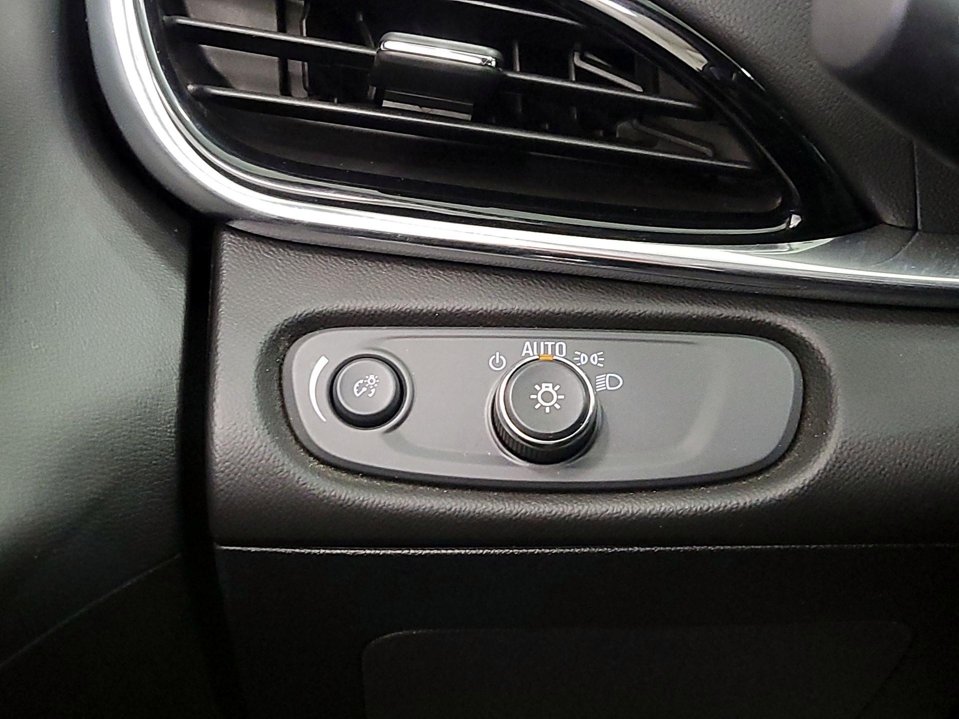 Thumbnail: 2017 Chevrolet Volt - 13