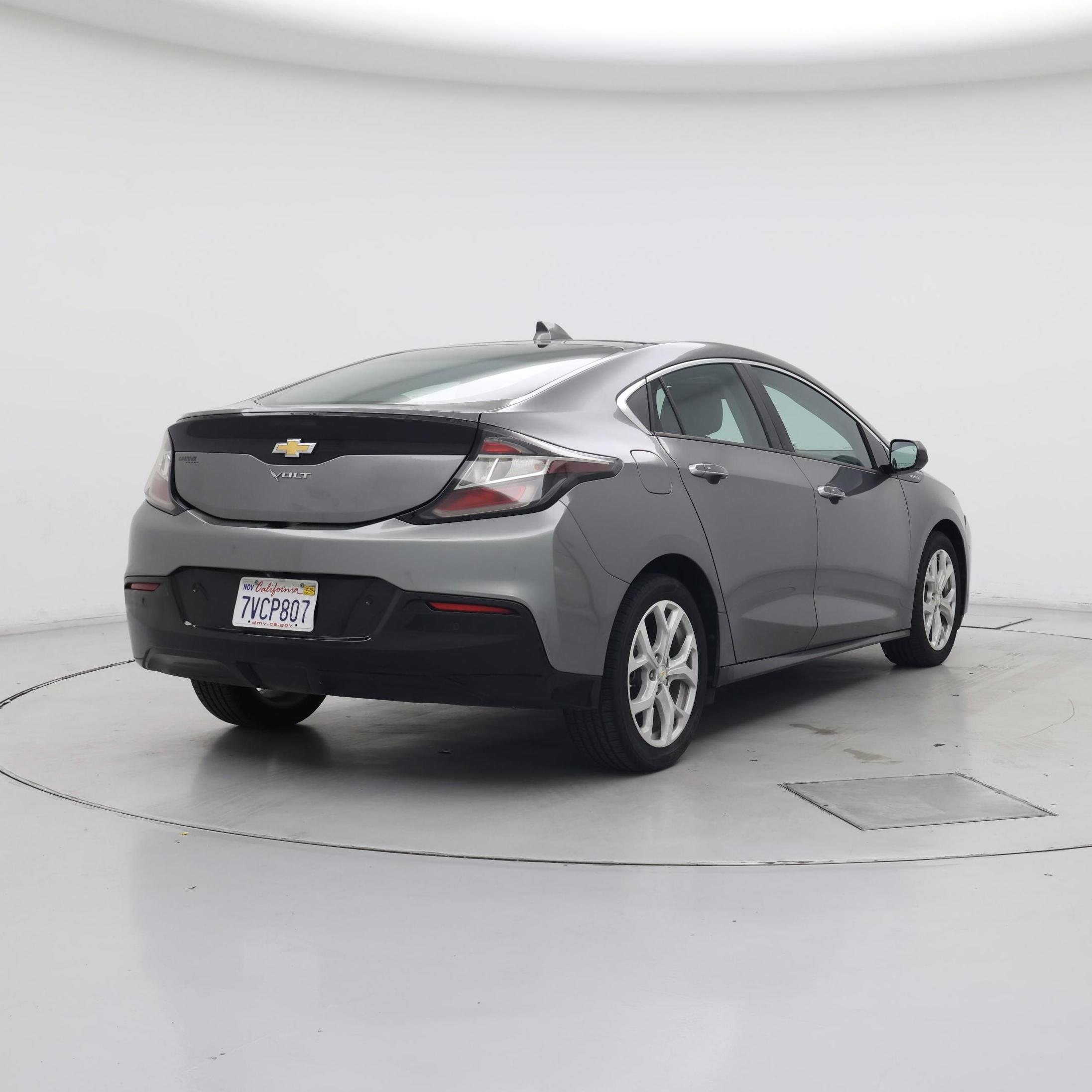 Thumbnail: 2017 Chevrolet Volt - 8