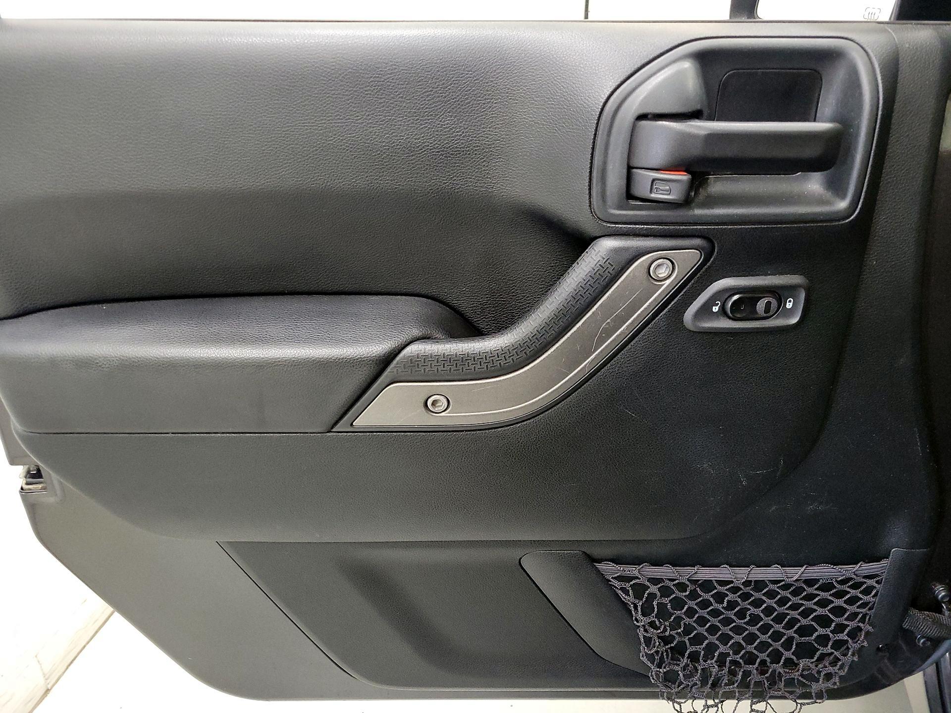 Thumbnail: 2018 Jeep Wrangler - 12