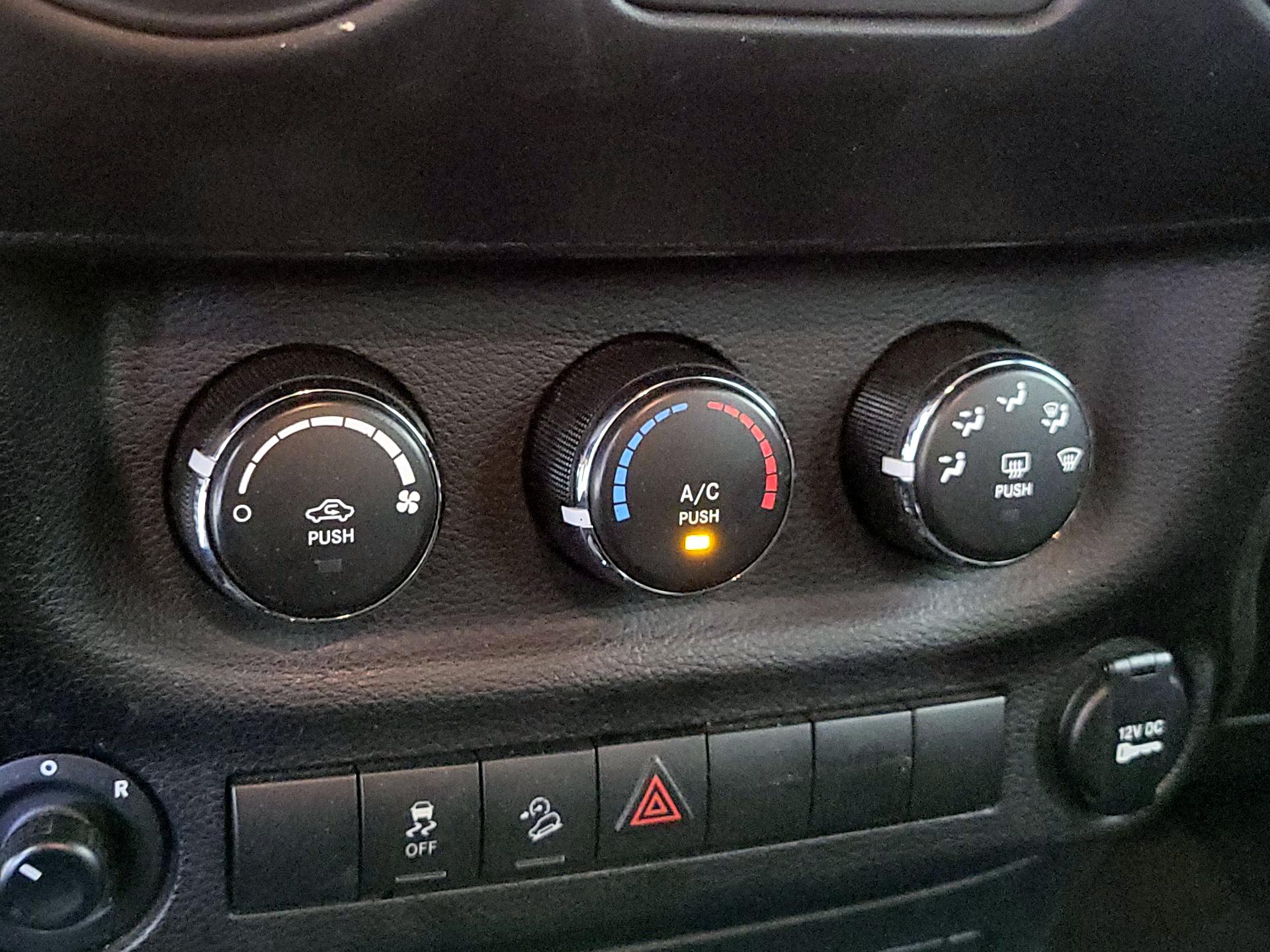 Thumbnail: 2018 Jeep Wrangler - 14