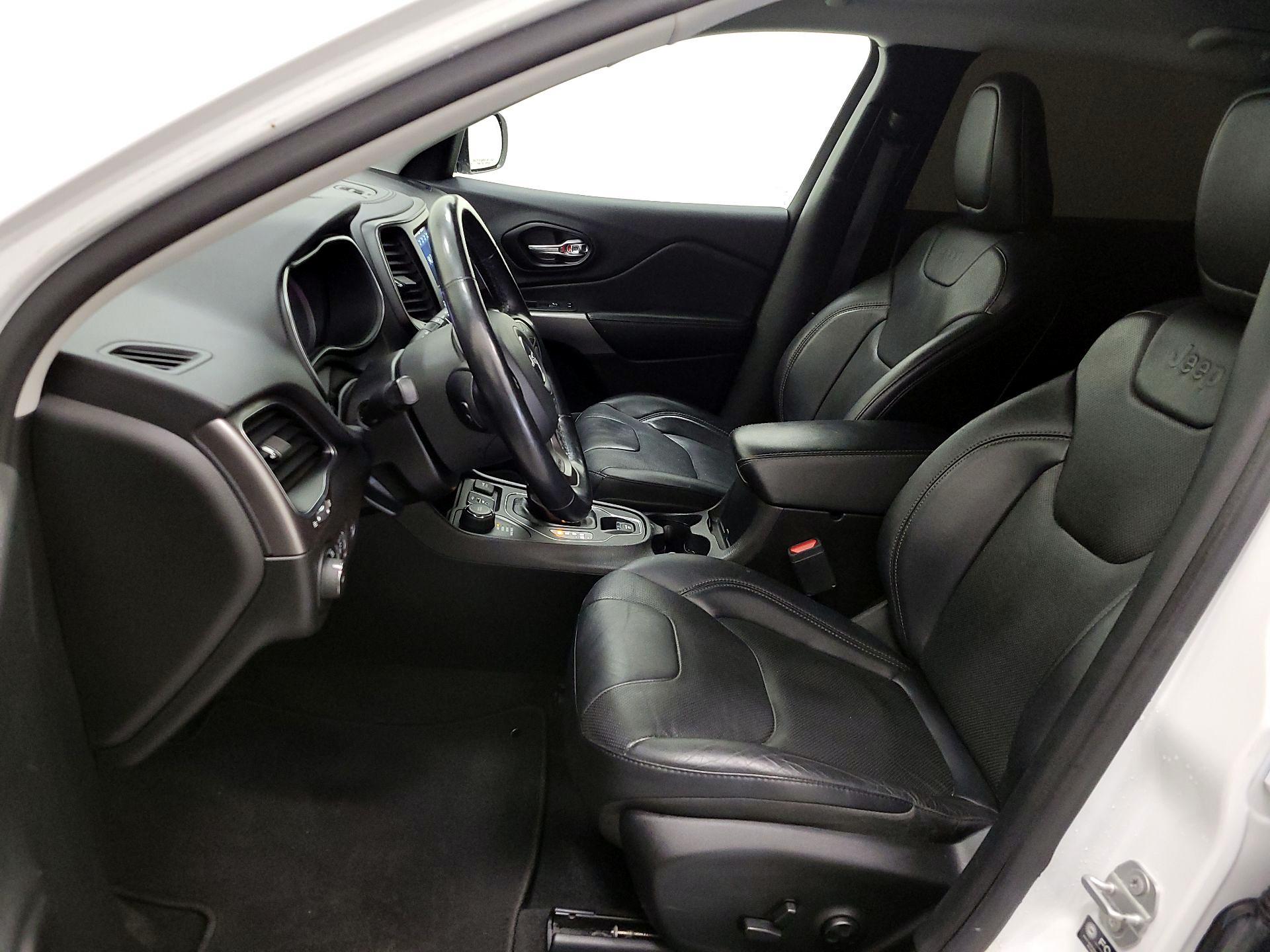 Thumbnail: 2021 Jeep Cherokee - 11