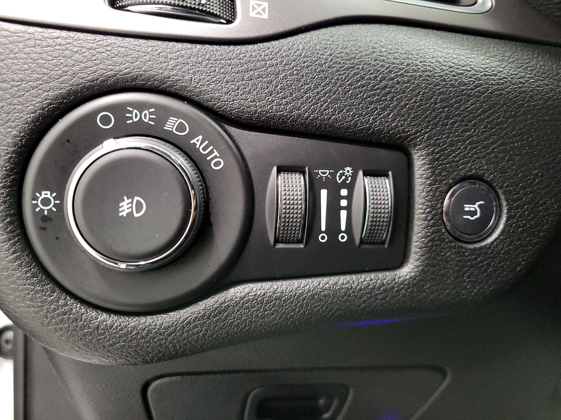 Thumbnail: 2021 Jeep Cherokee - 13