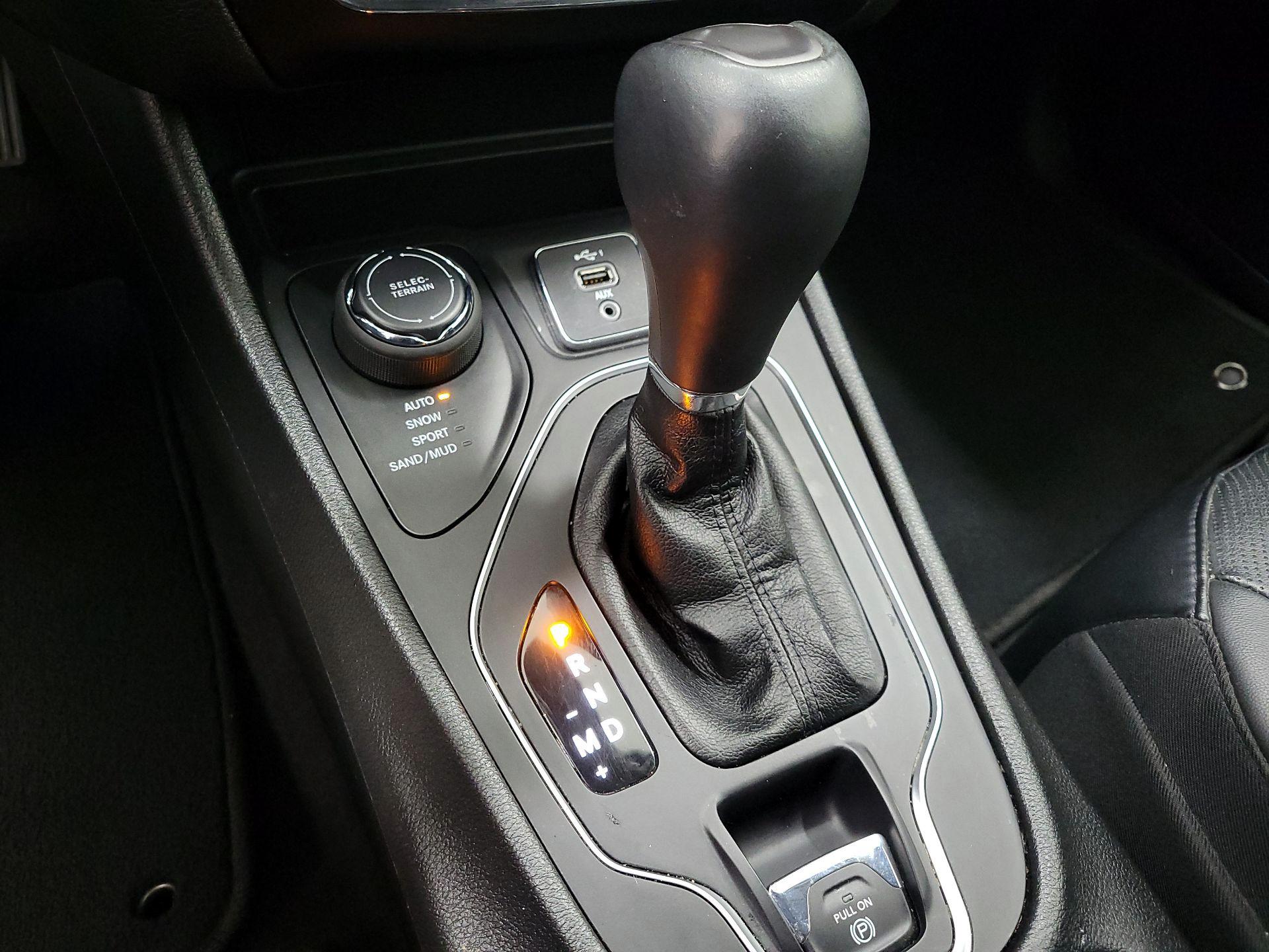 Thumbnail: 2021 Jeep Cherokee - 17