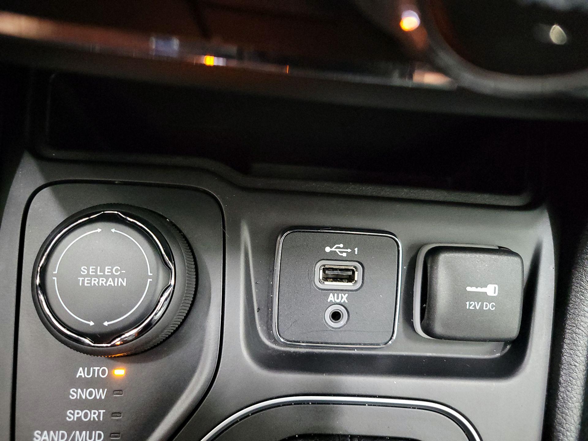 Thumbnail: 2021 Jeep Cherokee - 18