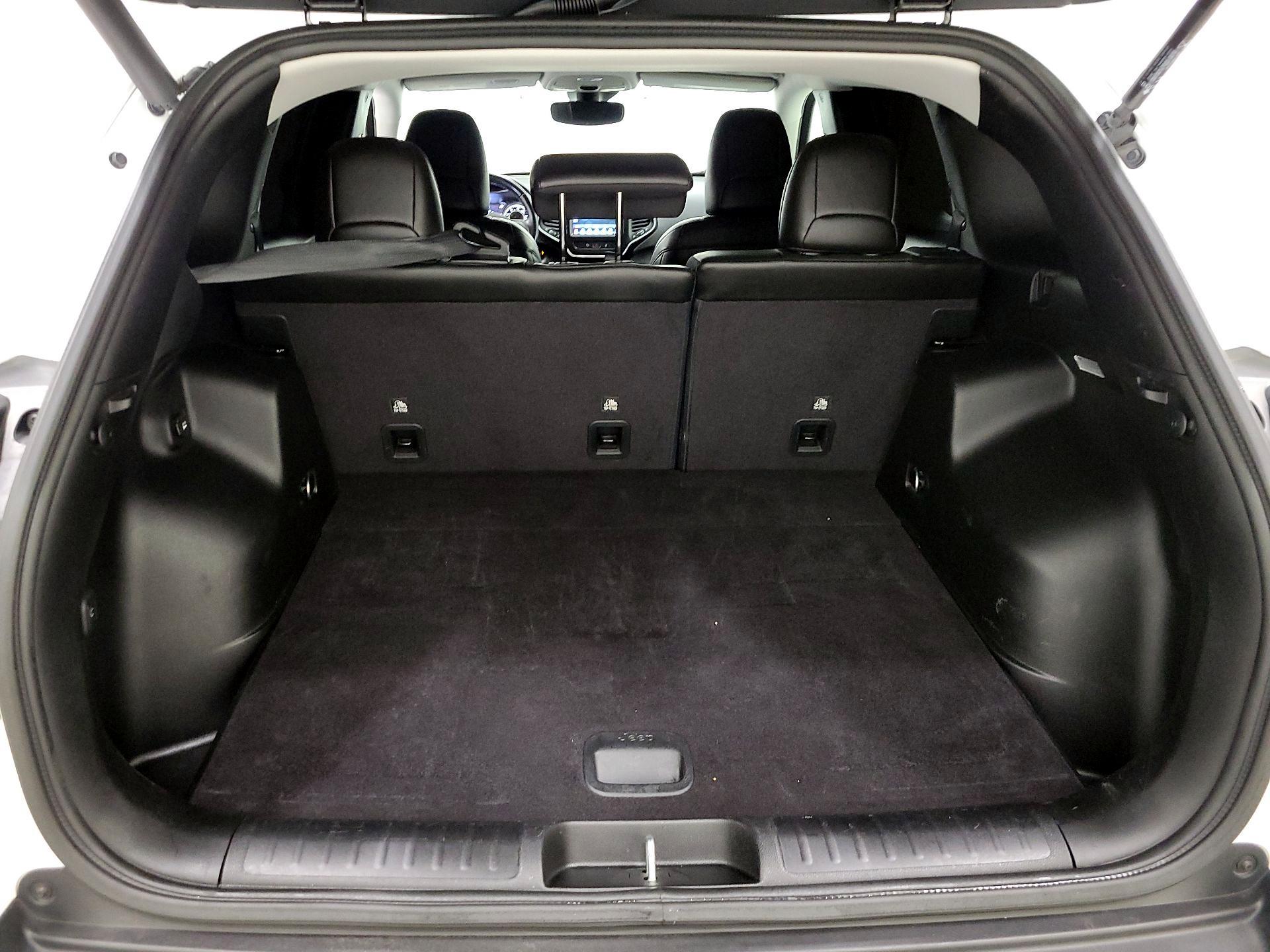 Thumbnail: 2021 Jeep Cherokee - 20