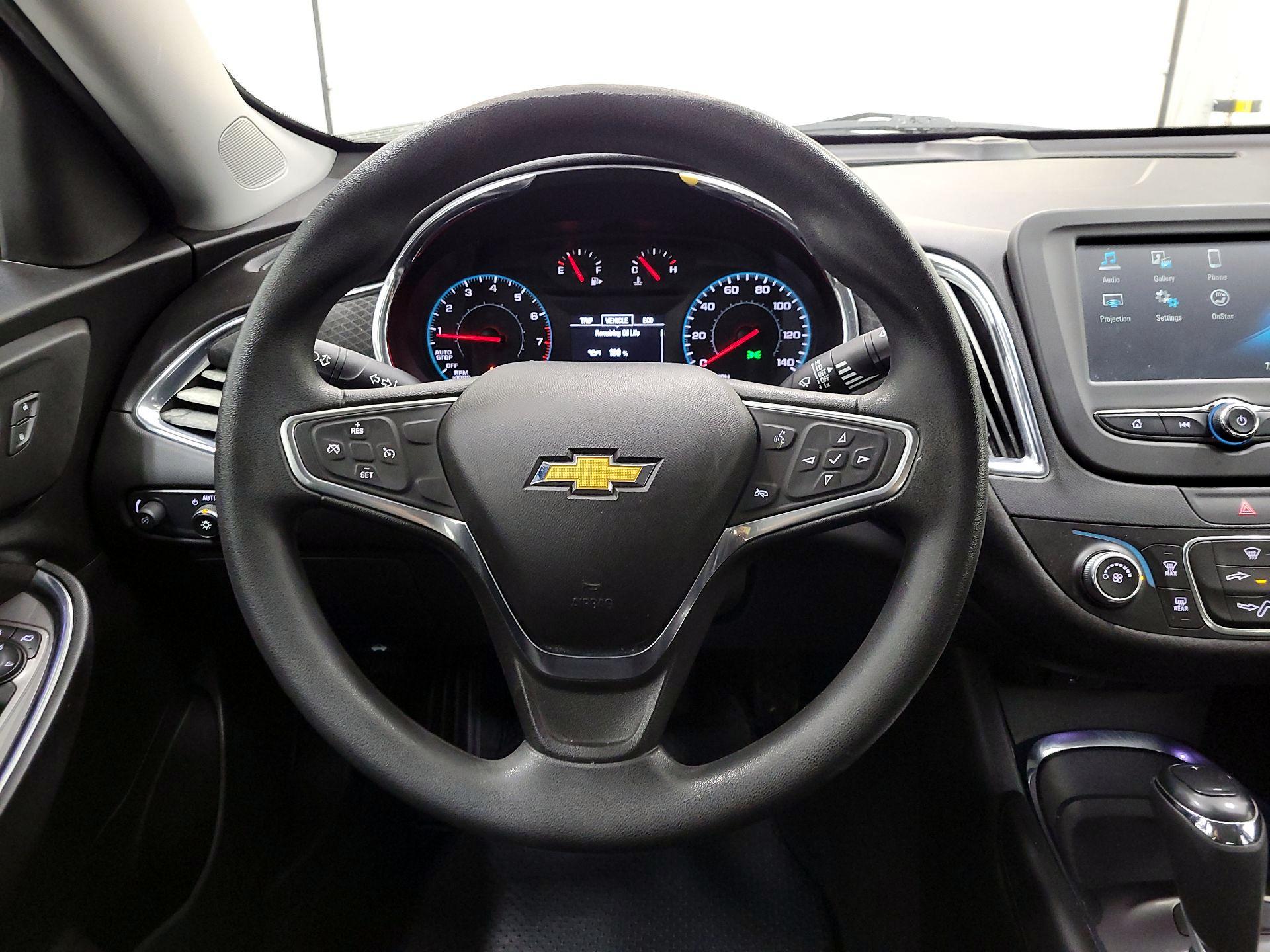 Thumbnail: 2018 Chevrolet Malibu - 10