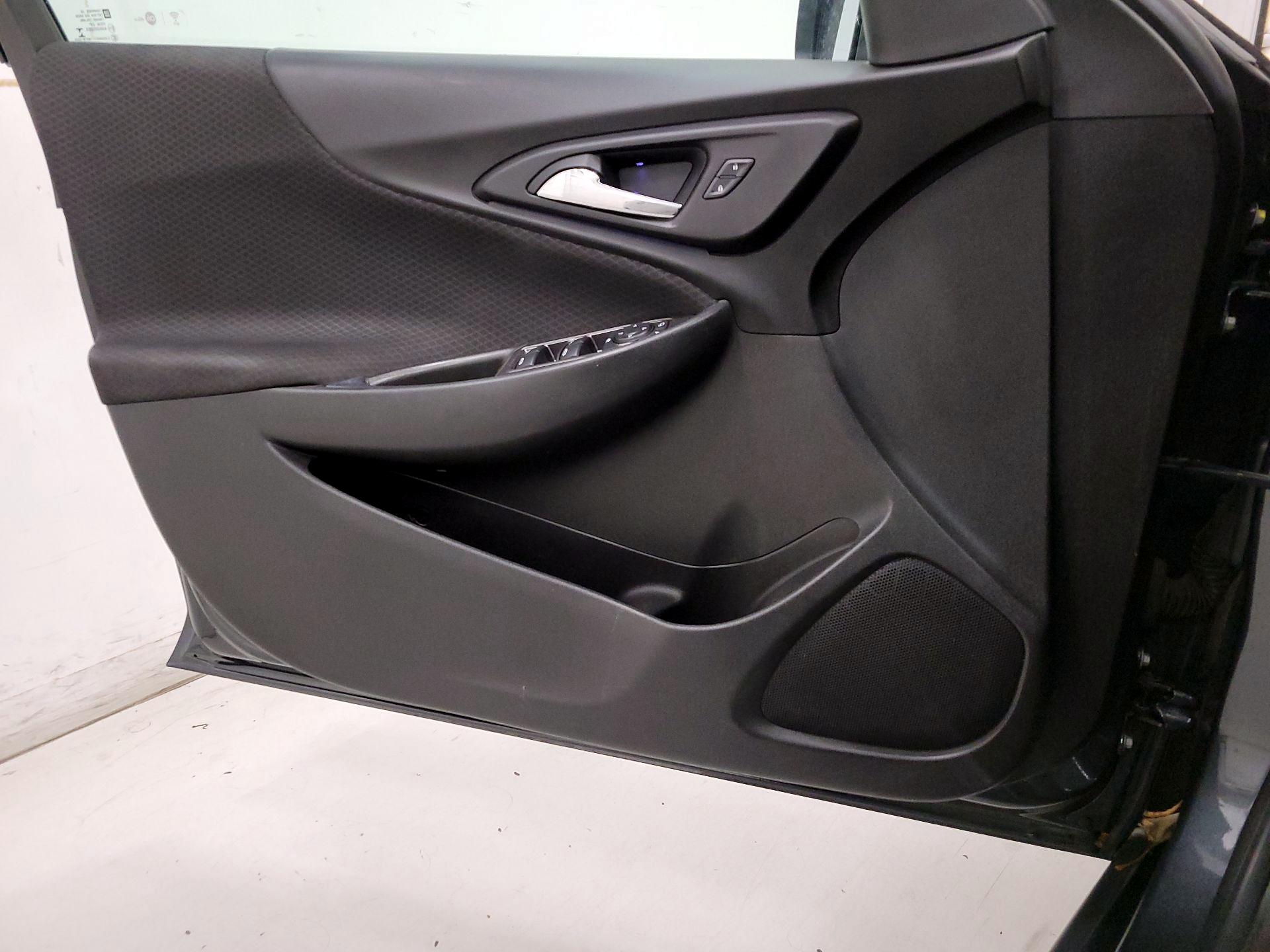 Thumbnail: 2018 Chevrolet Malibu - 12