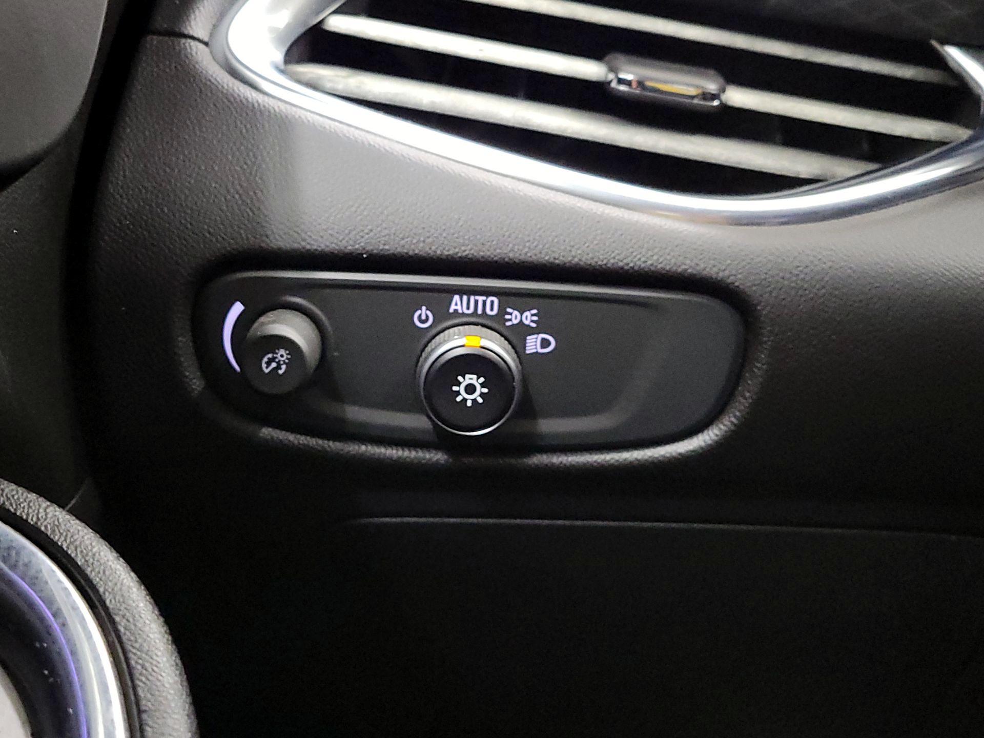 Thumbnail: 2018 Chevrolet Malibu - 13