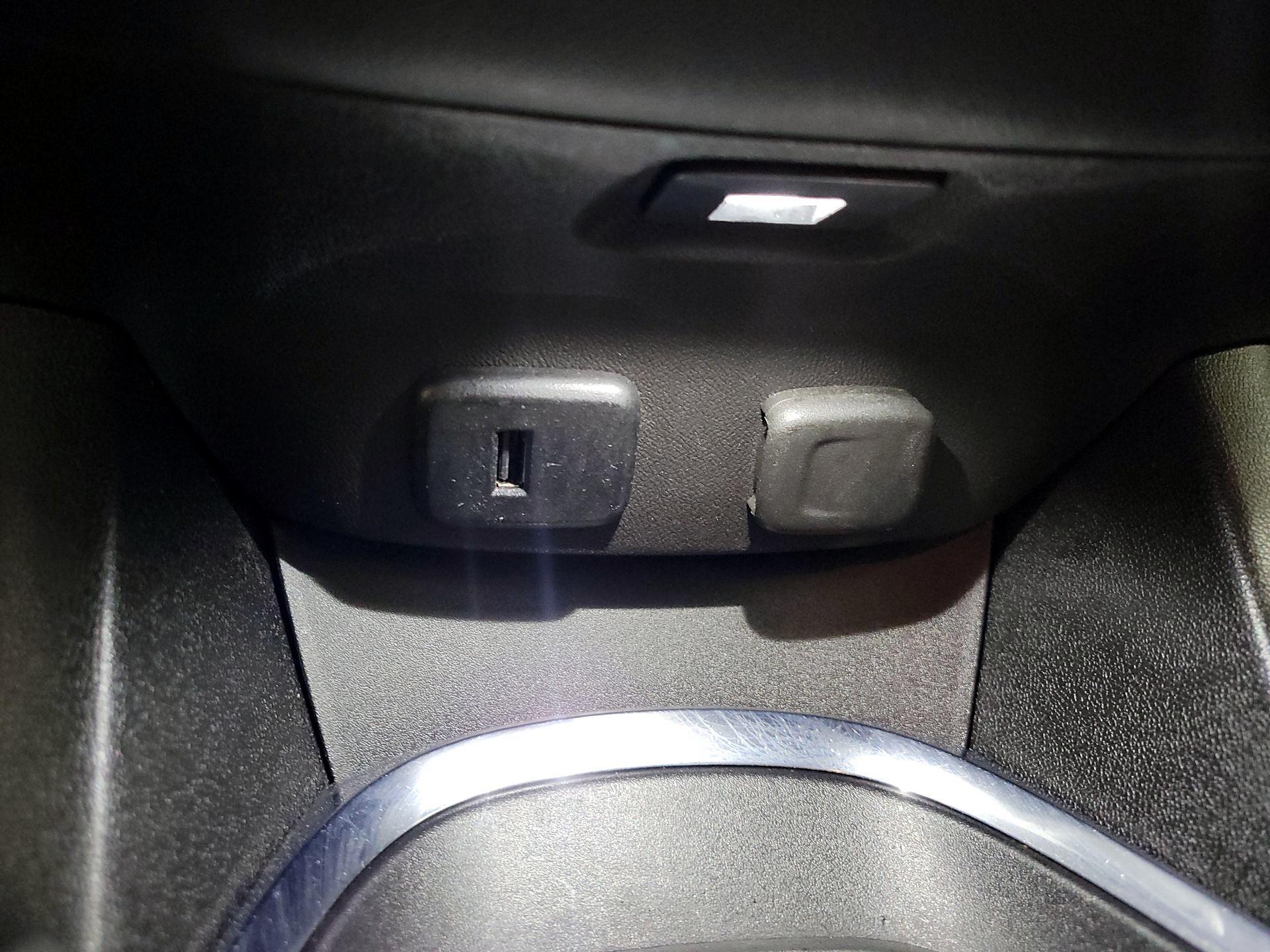 Thumbnail: 2018 Chevrolet Malibu - 18