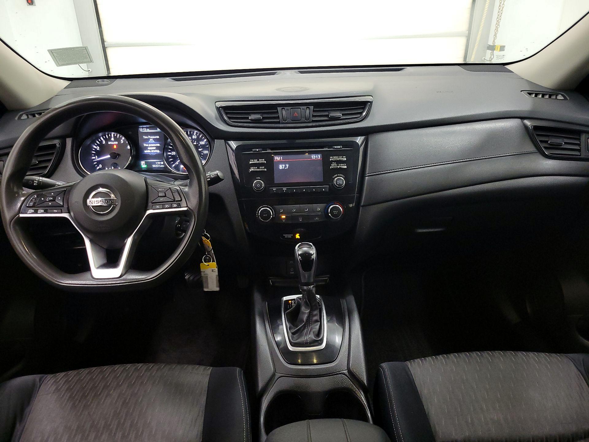 Thumbnail: 2017 Nissan Rogue - 9