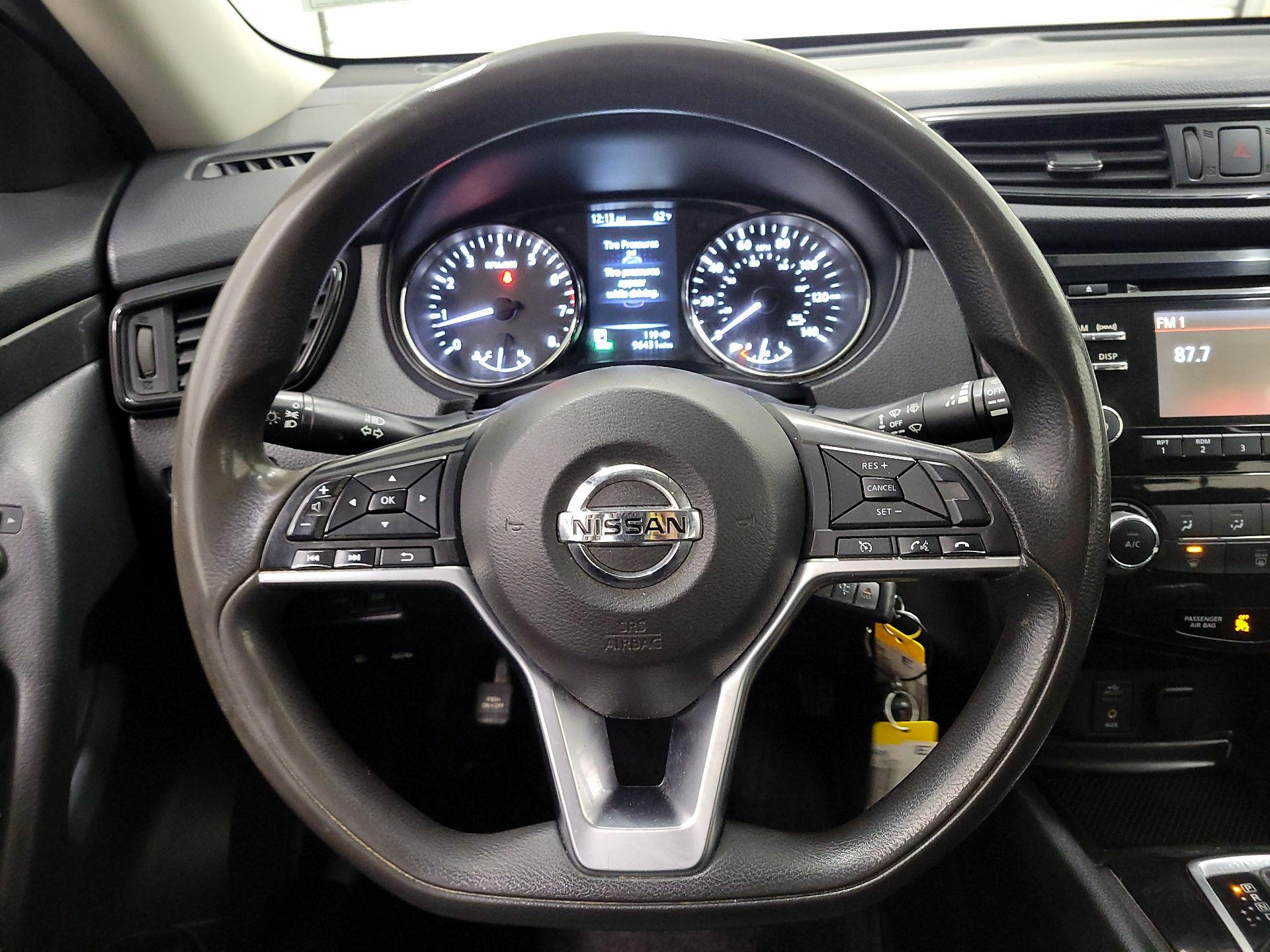 Thumbnail: 2017 Nissan Rogue - 10