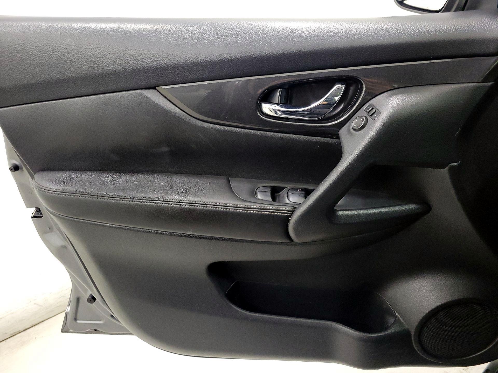 Thumbnail: 2017 Nissan Rogue - 12