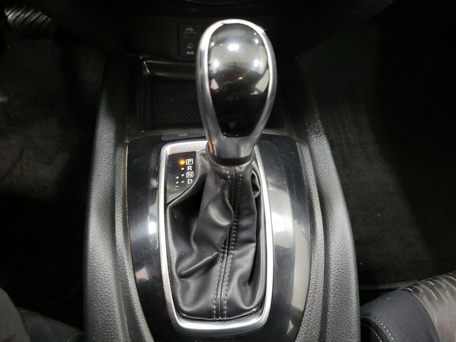 Thumbnail: 2017 Nissan Rogue - 17