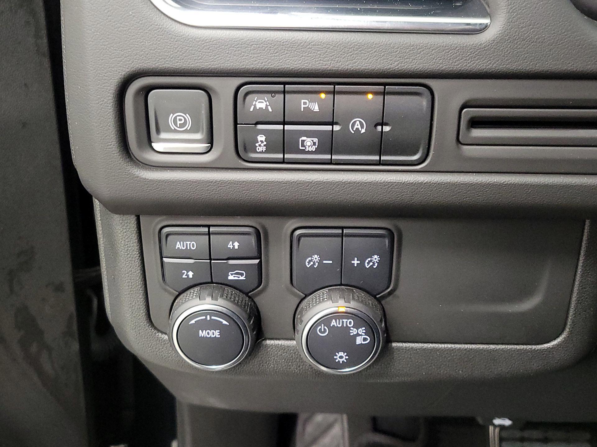 Thumbnail: 2023 Chevrolet Tahoe - 17