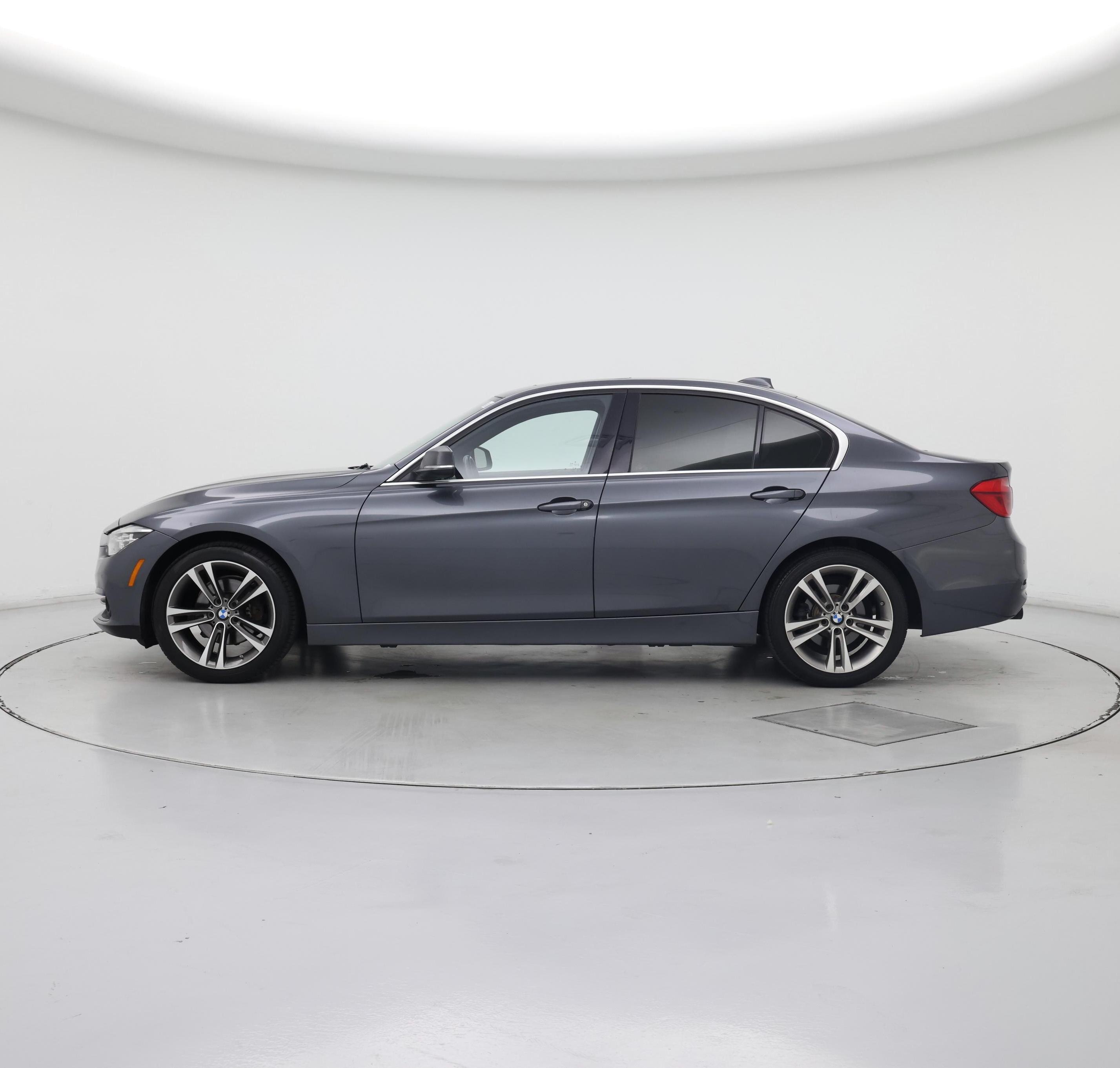 Thumbnail: 2017 BMW 3 Series - 3