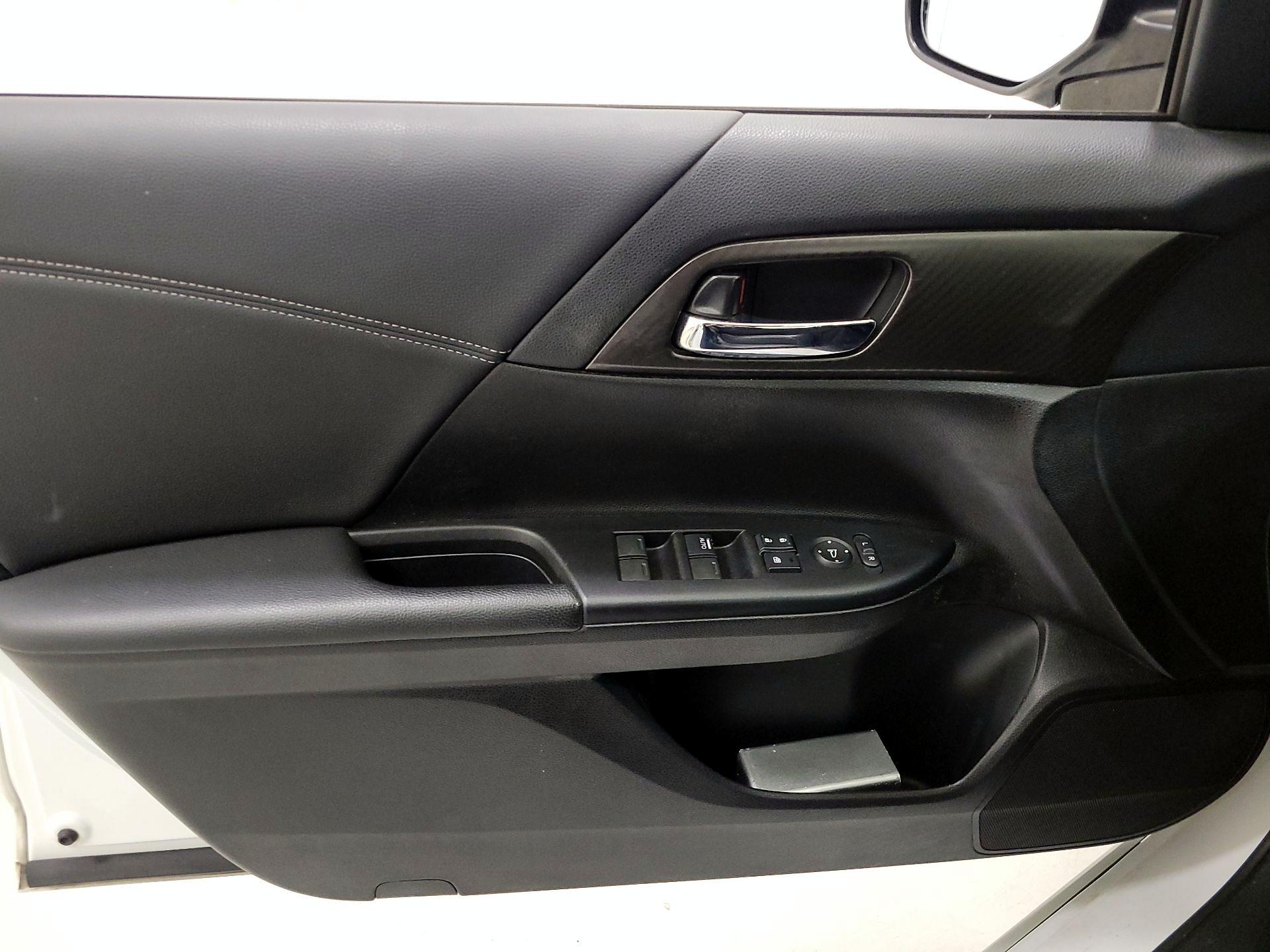 Thumbnail: 2016 Honda Accord - 12