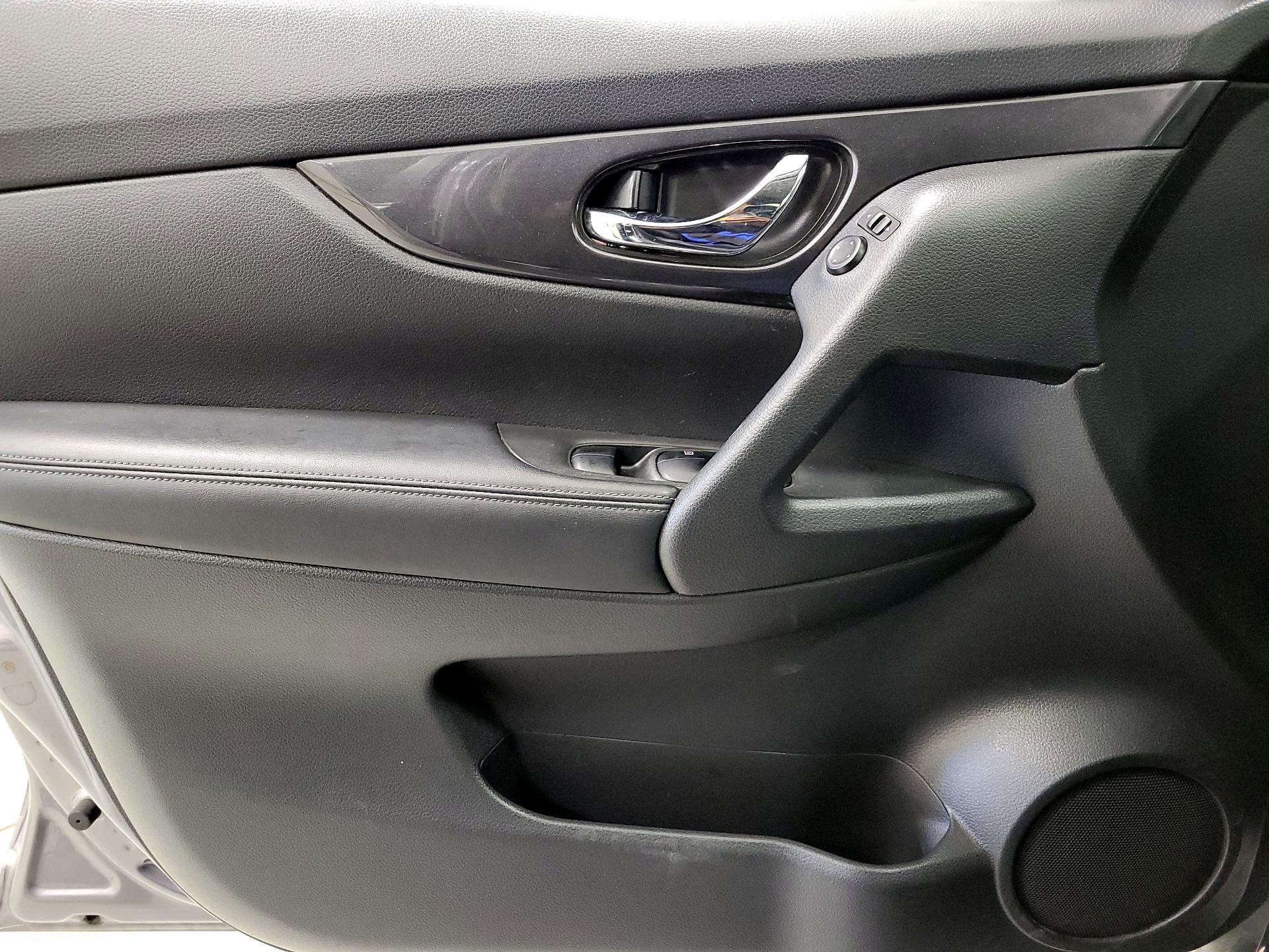 Thumbnail: 2018 Nissan Rogue - 12