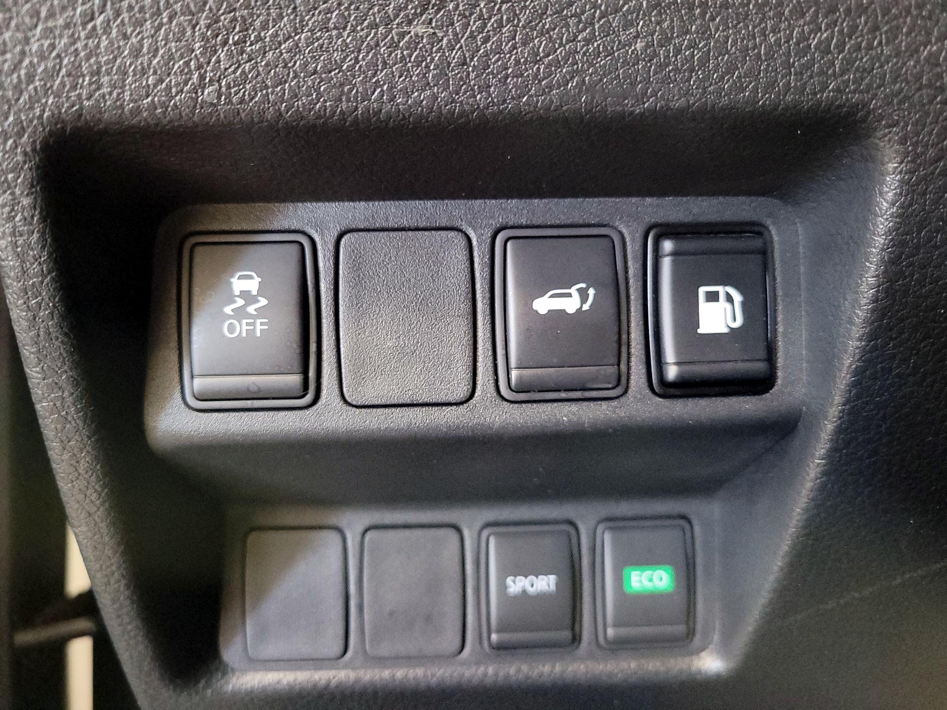 Thumbnail: 2018 Nissan Rogue - 13