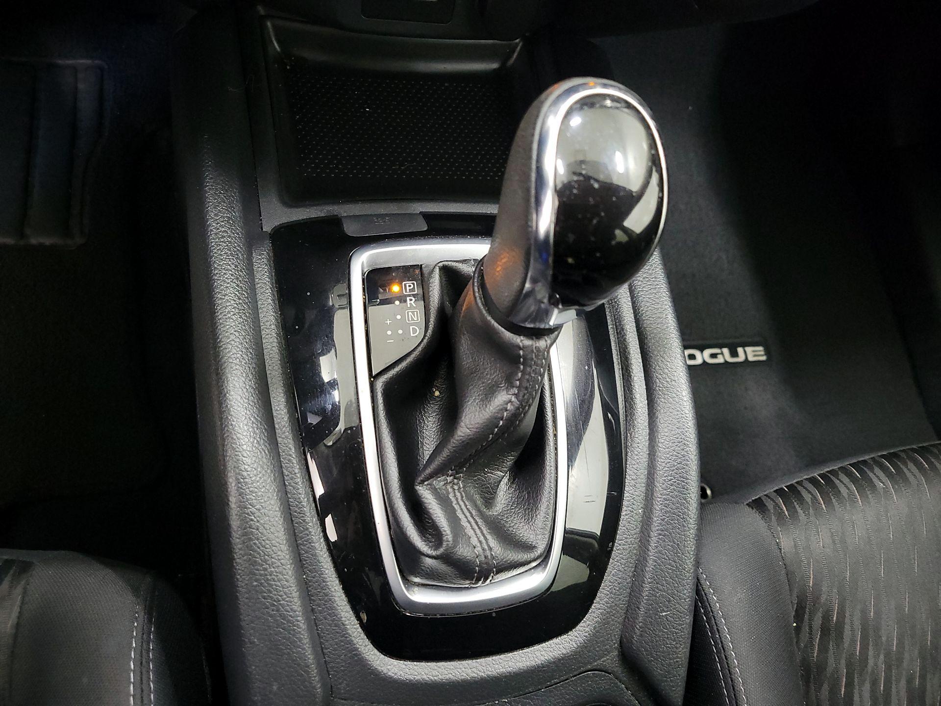 Thumbnail: 2018 Nissan Rogue - 17