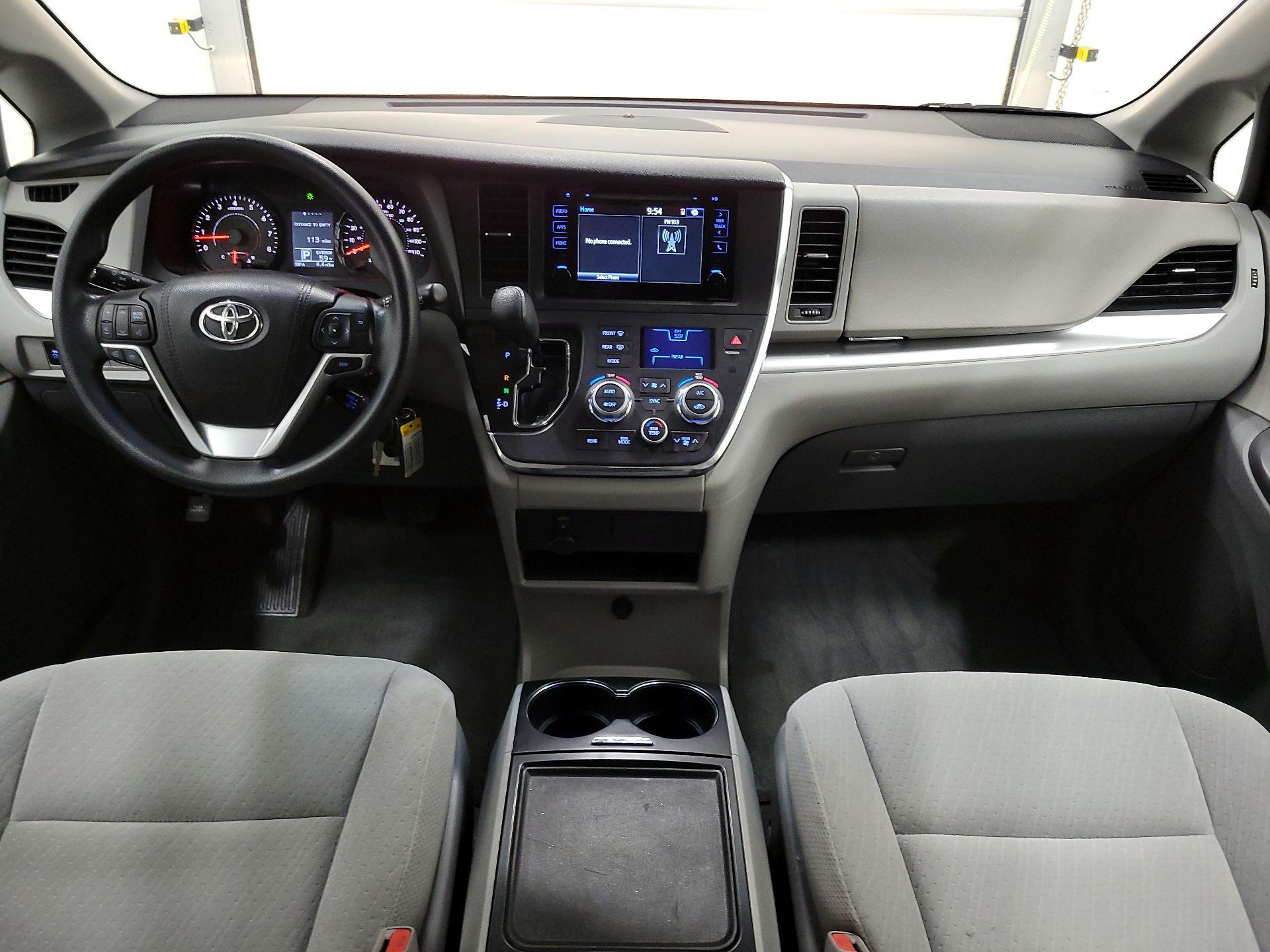 Thumbnail: 2016 Toyota Sienna - 9