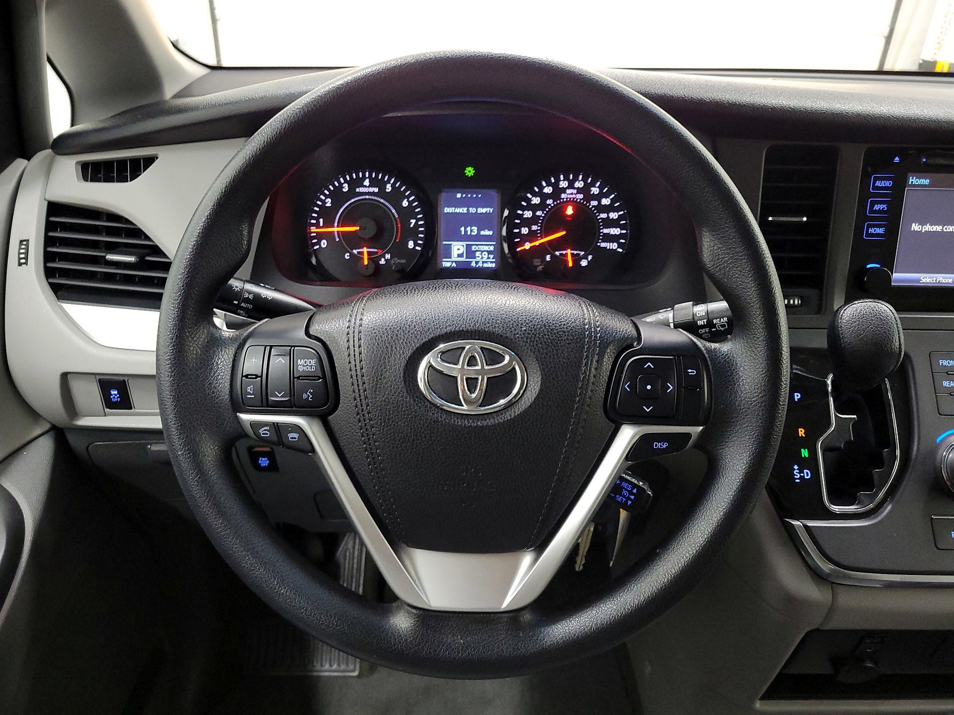 Thumbnail: 2016 Toyota Sienna - 10