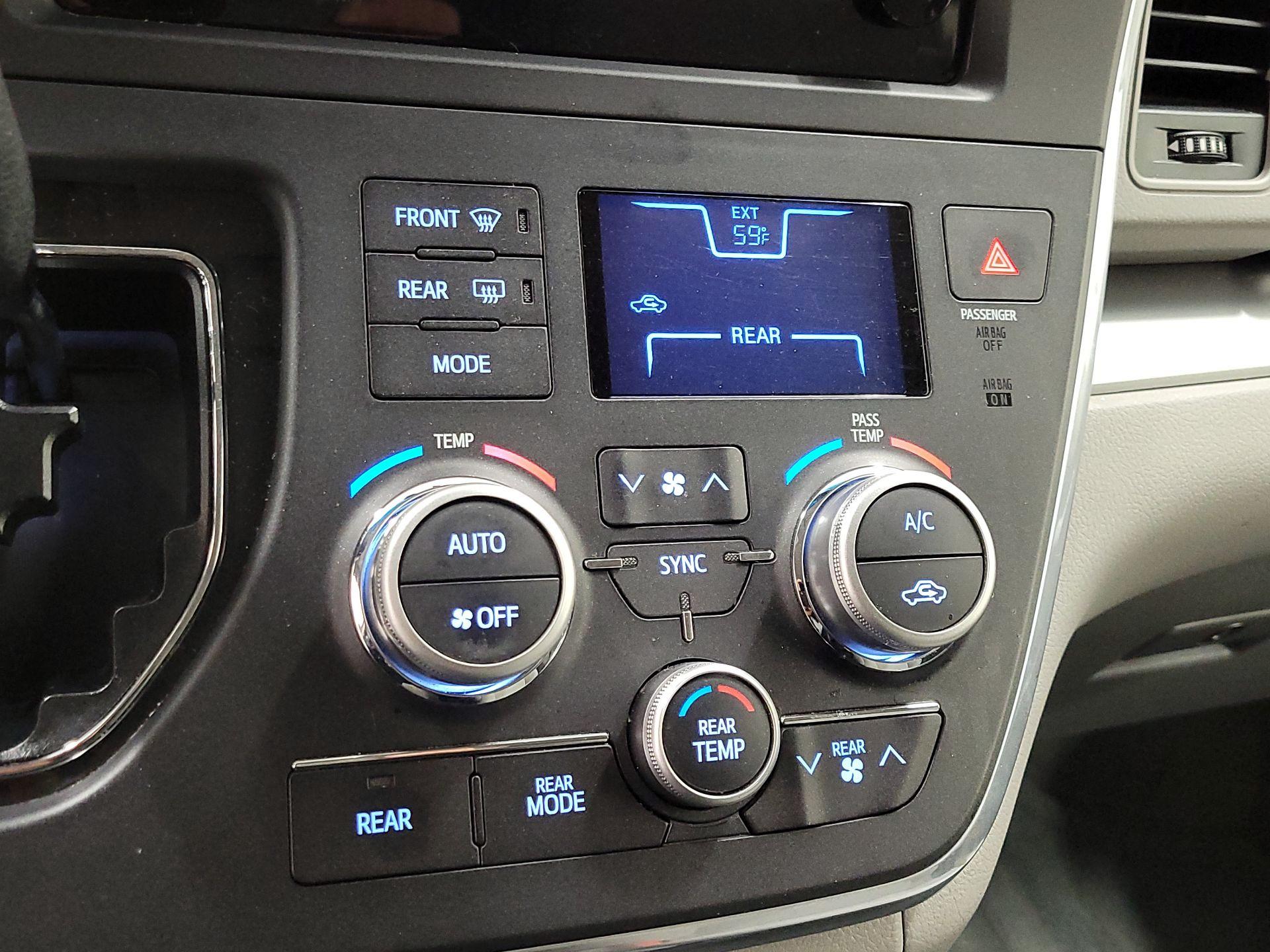 Thumbnail: 2016 Toyota Sienna - 16