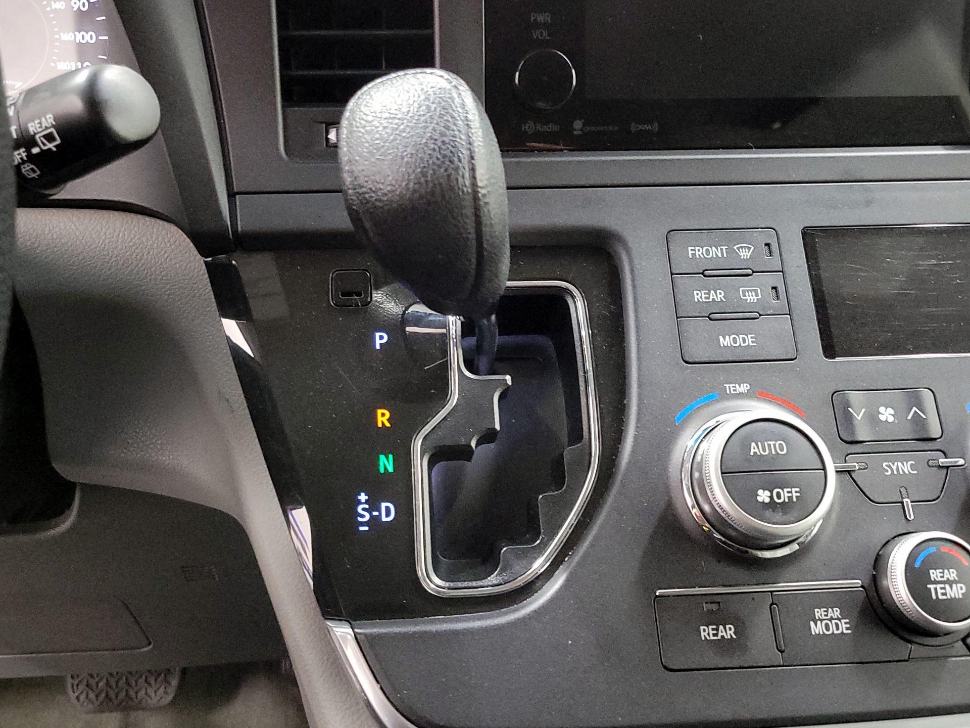 Thumbnail: 2016 Toyota Sienna - 17