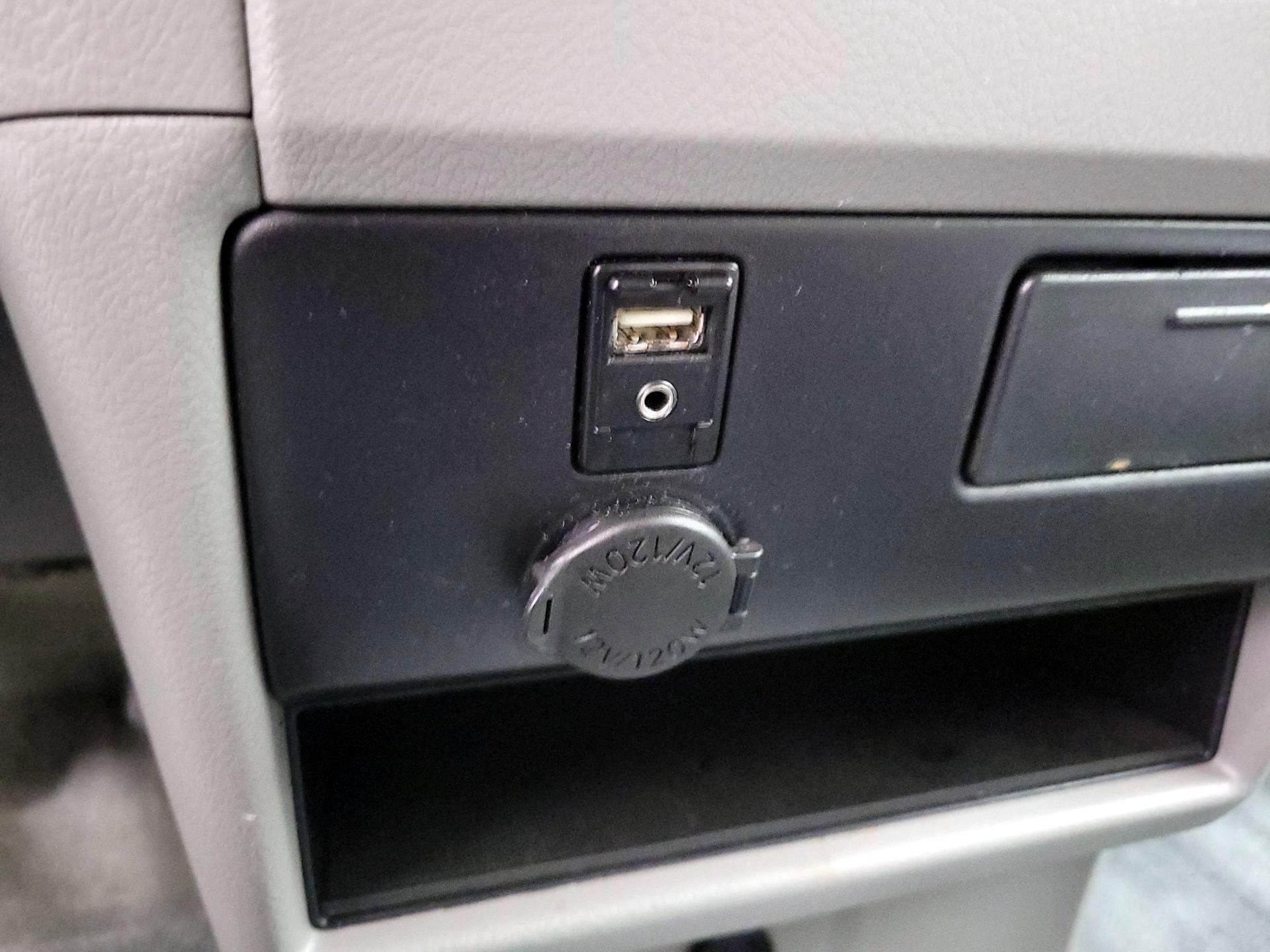 Thumbnail: 2016 Toyota Sienna - 18