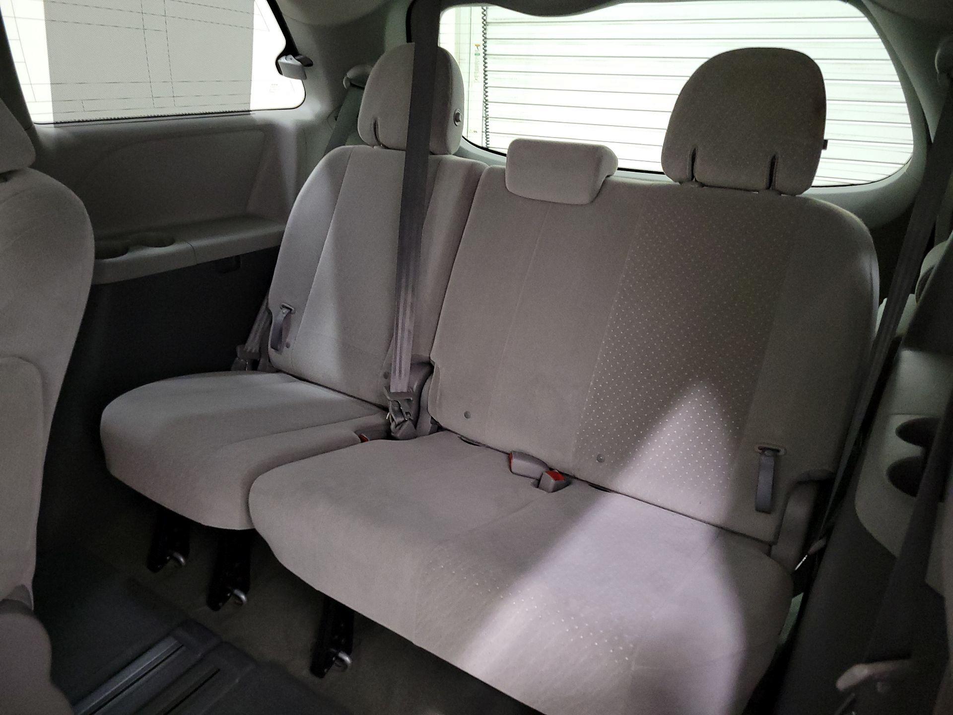 Thumbnail: 2016 Toyota Sienna - 20