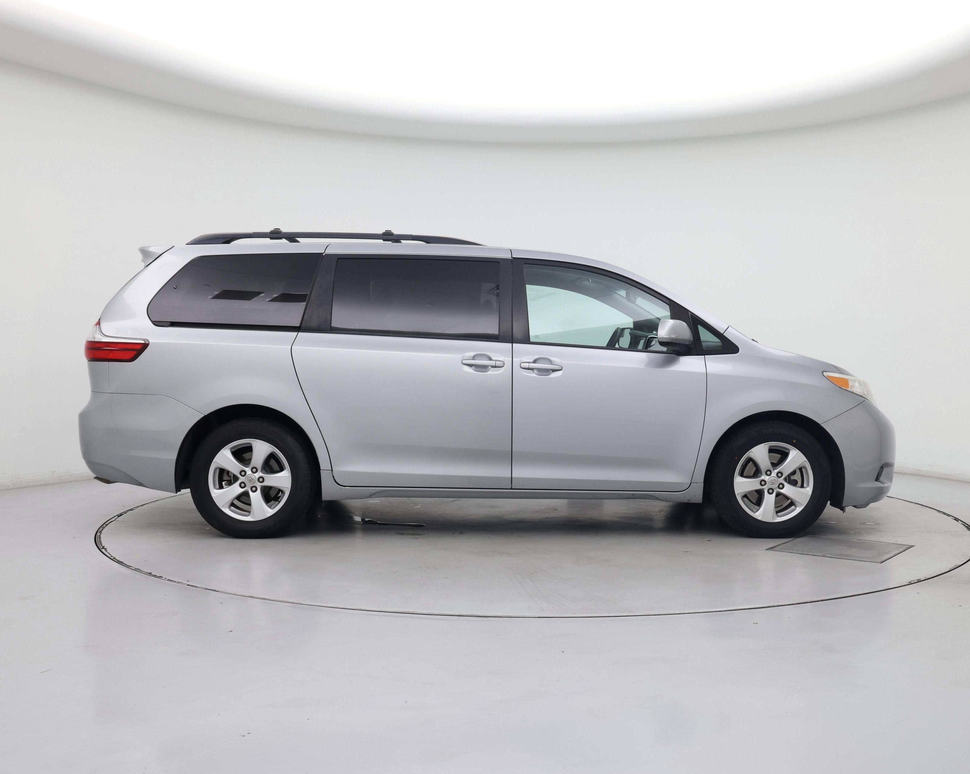 Thumbnail: 2016 Toyota Sienna - 7
