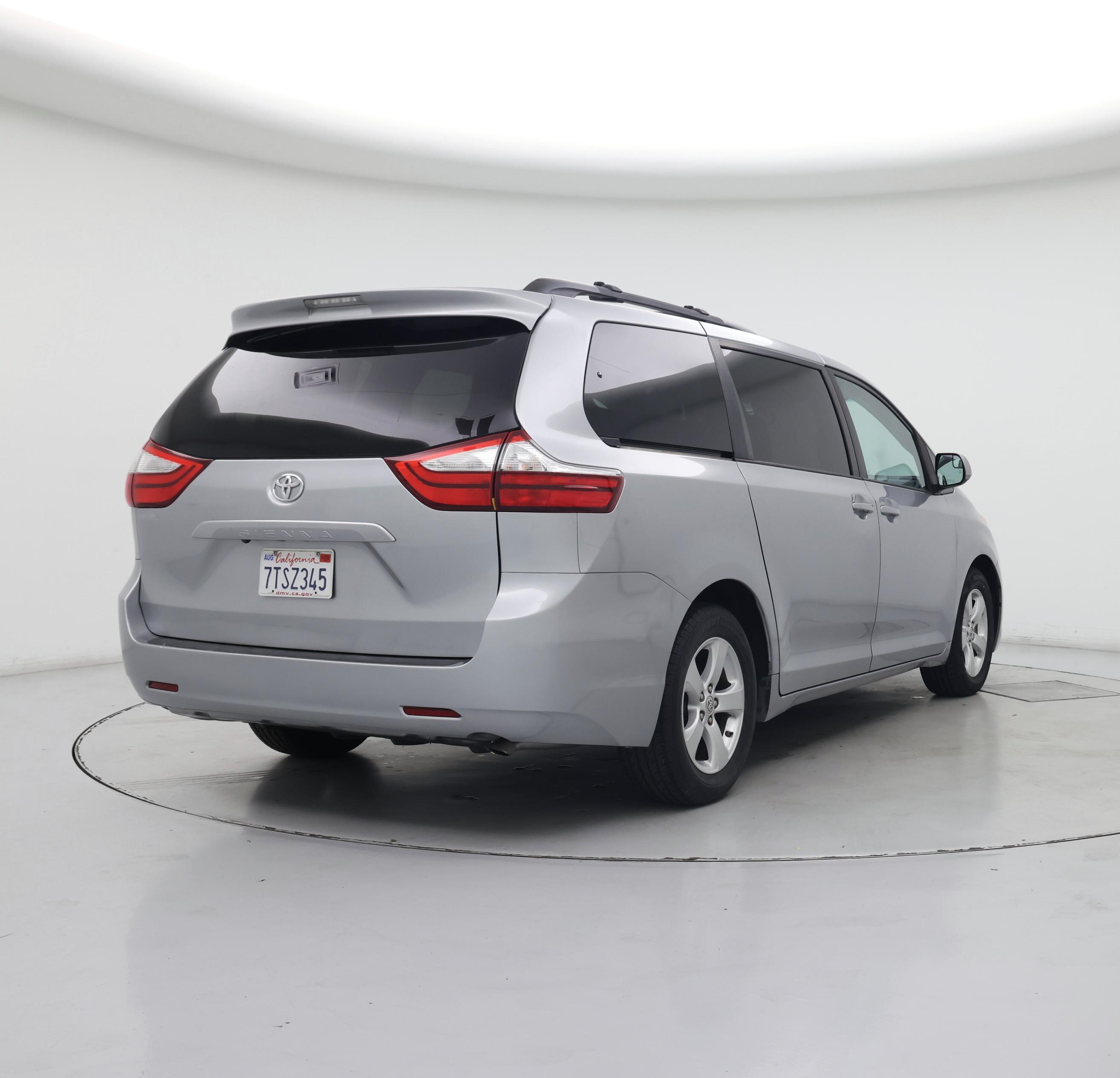 Thumbnail: 2016 Toyota Sienna - 8