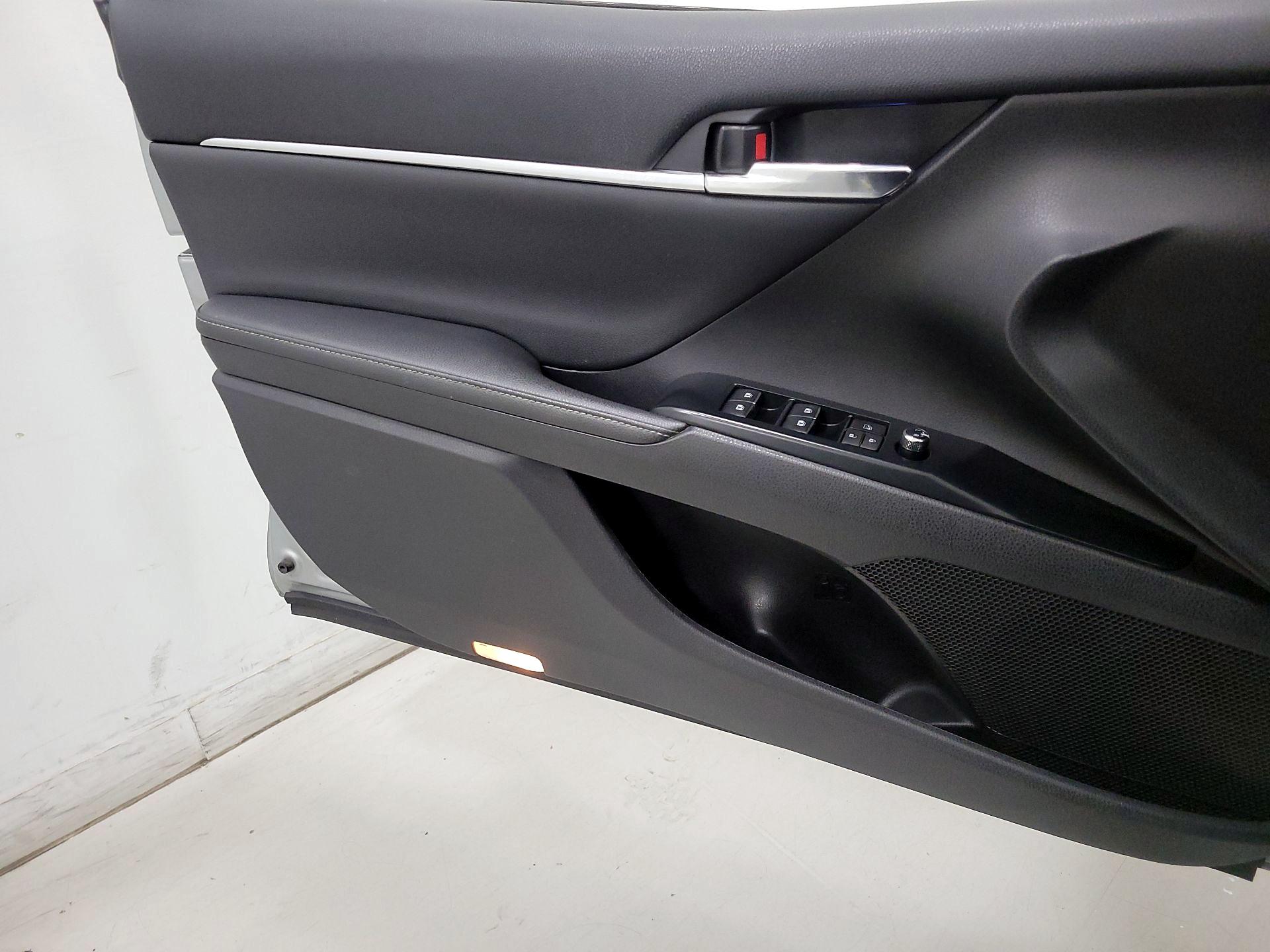 Thumbnail: 2020 Toyota Camry - 12