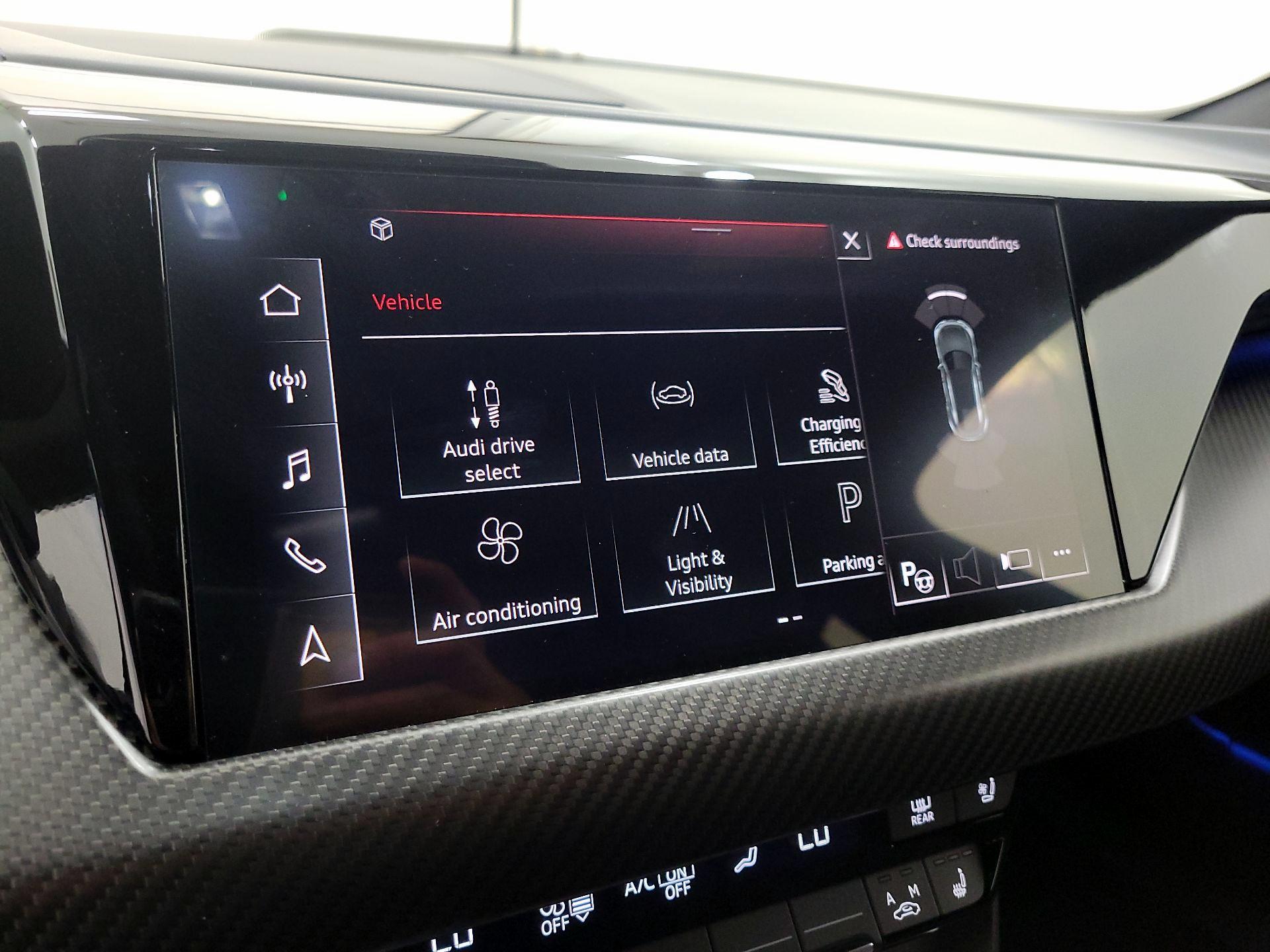 Thumbnail: 2022 Audi e-tron GT - 16