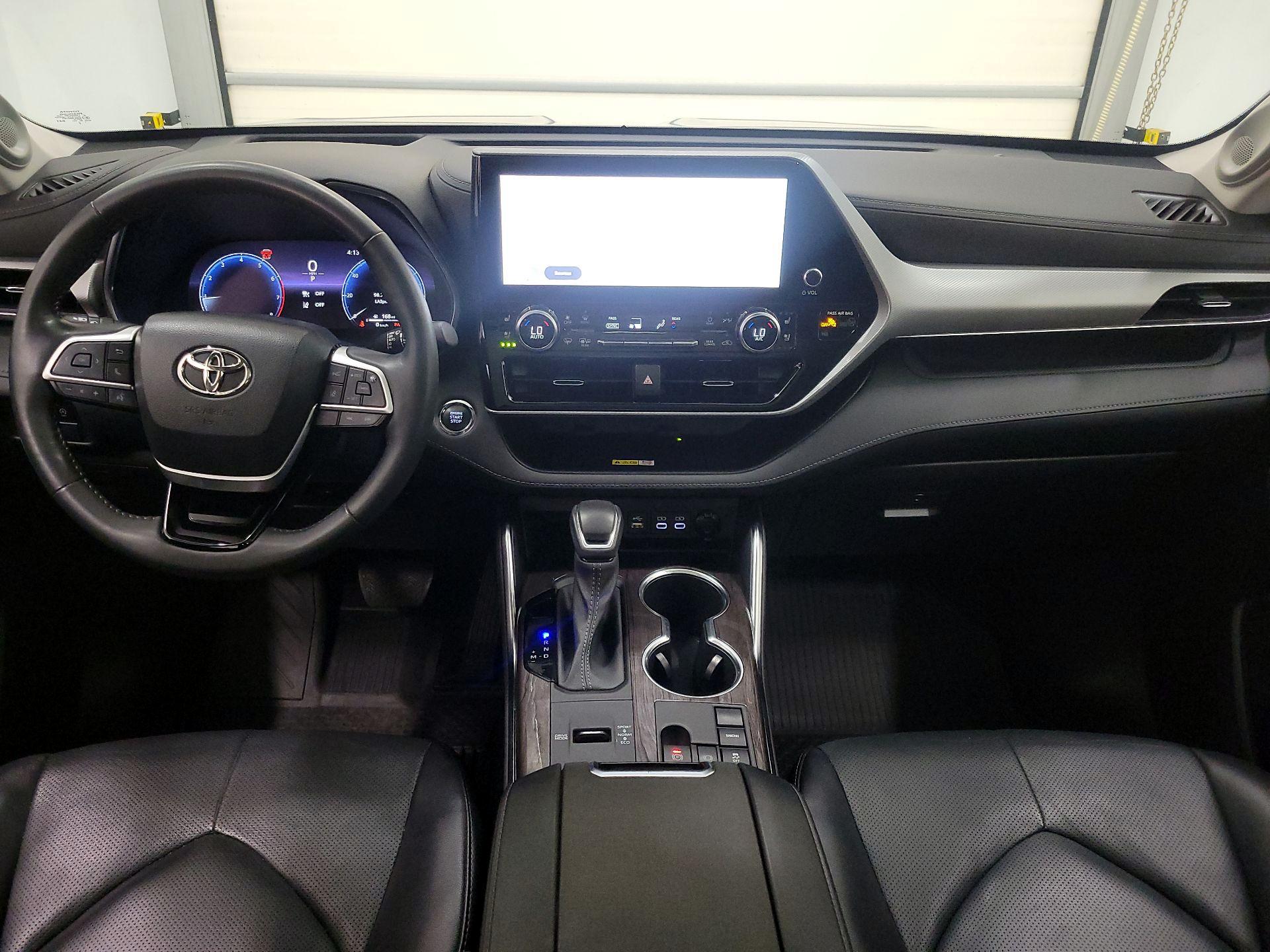 Thumbnail: 2023 Toyota Highlander - 9